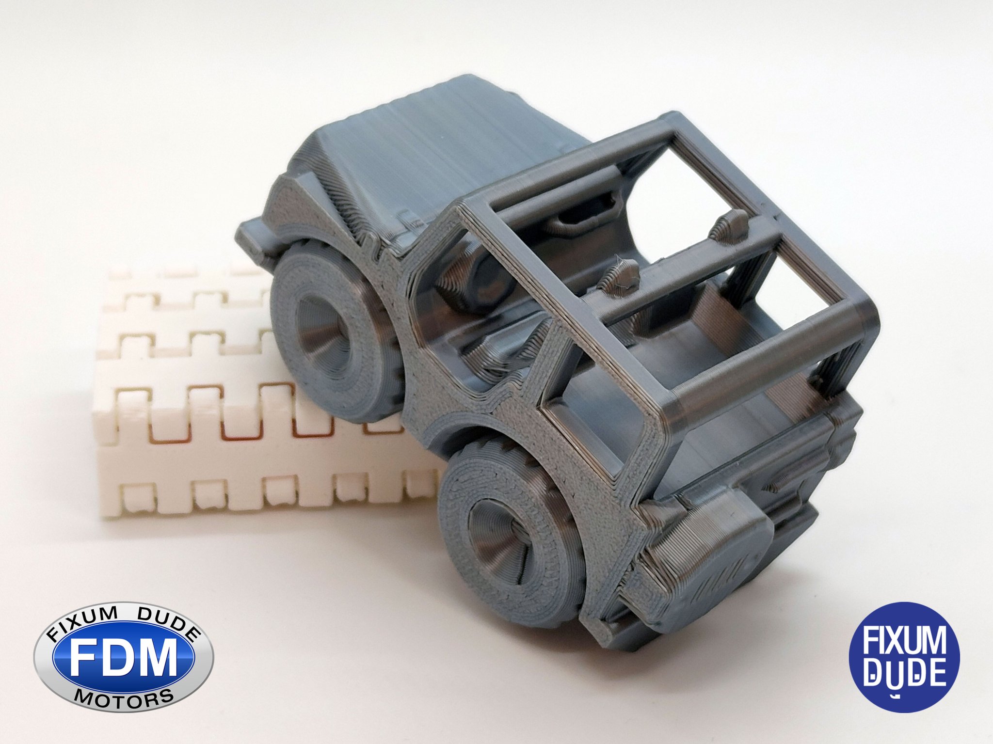 Xe Jeep in tại chỗ Fixum Dude Motors với bánh xe xoay