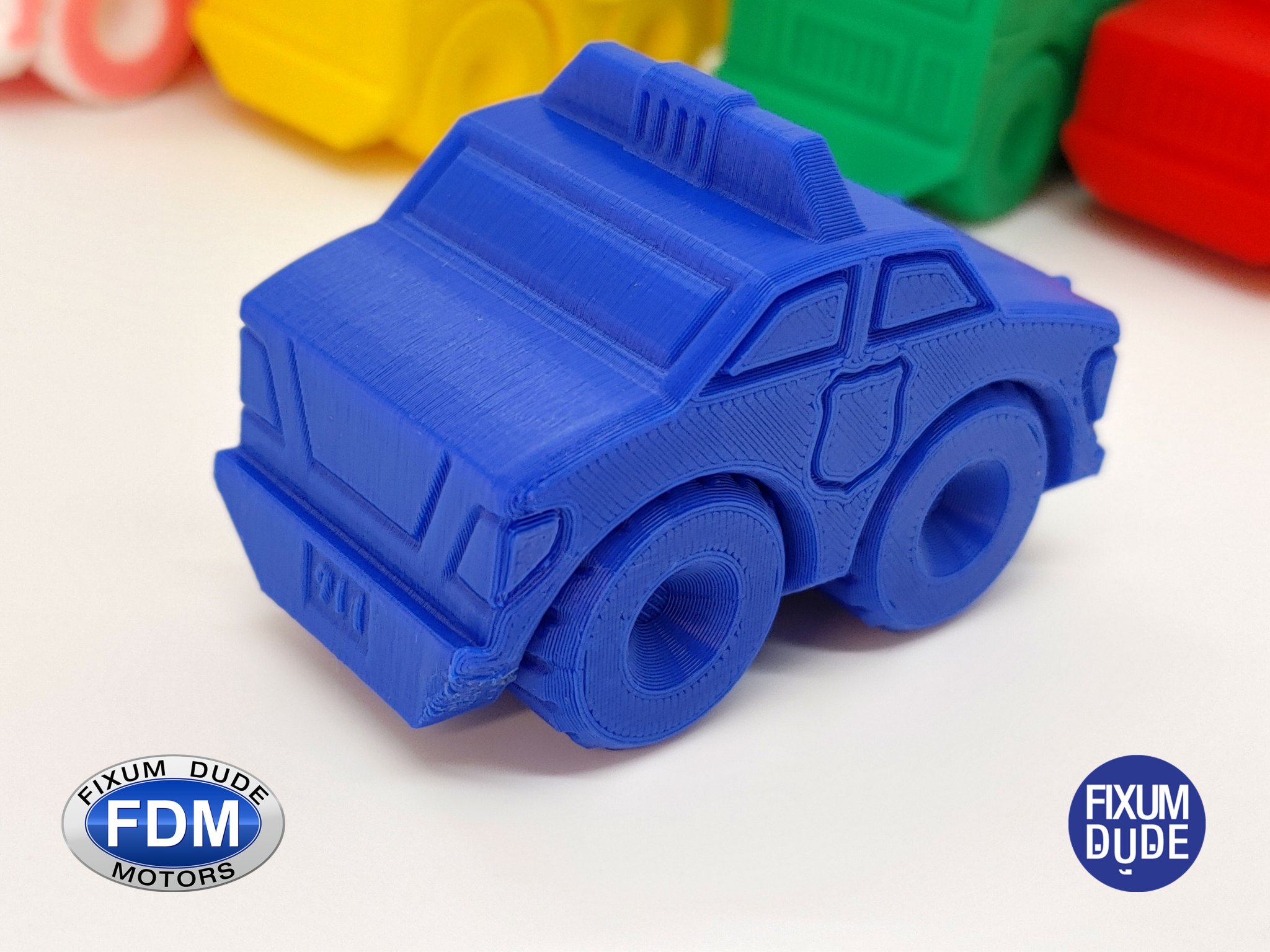 Xe cảnh sát in sẵn với bánh xe xoay từ Fixum Dude Motors