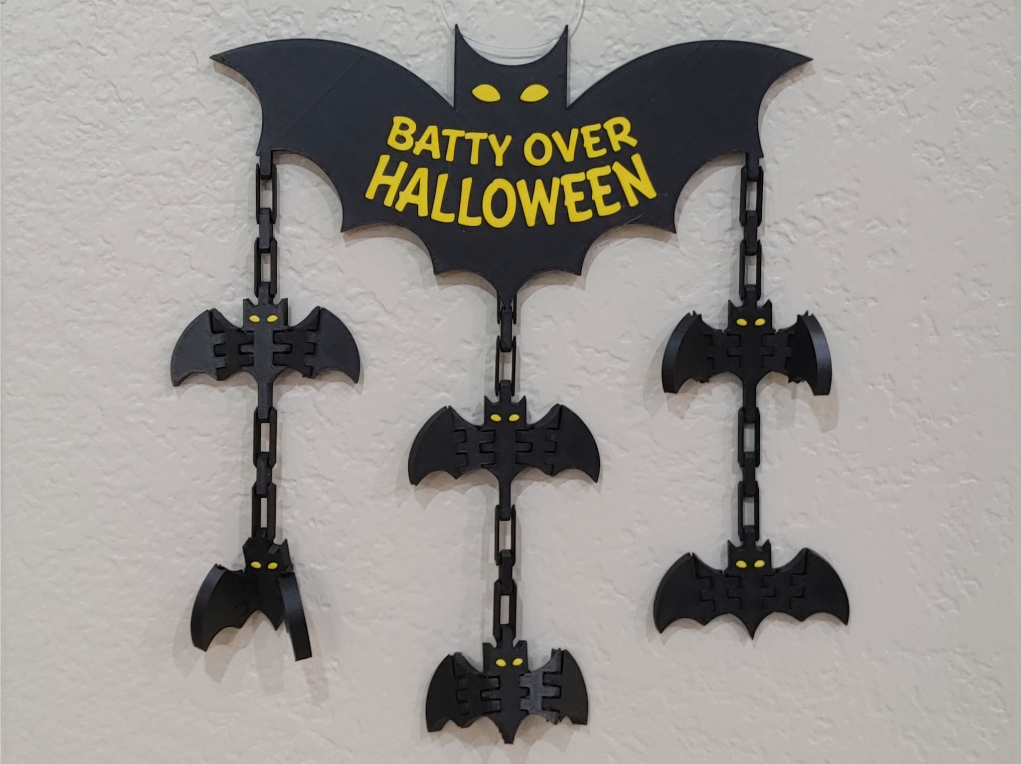 Trang trí dơi treo "Batty Over Halloween" lớn và nhỏ