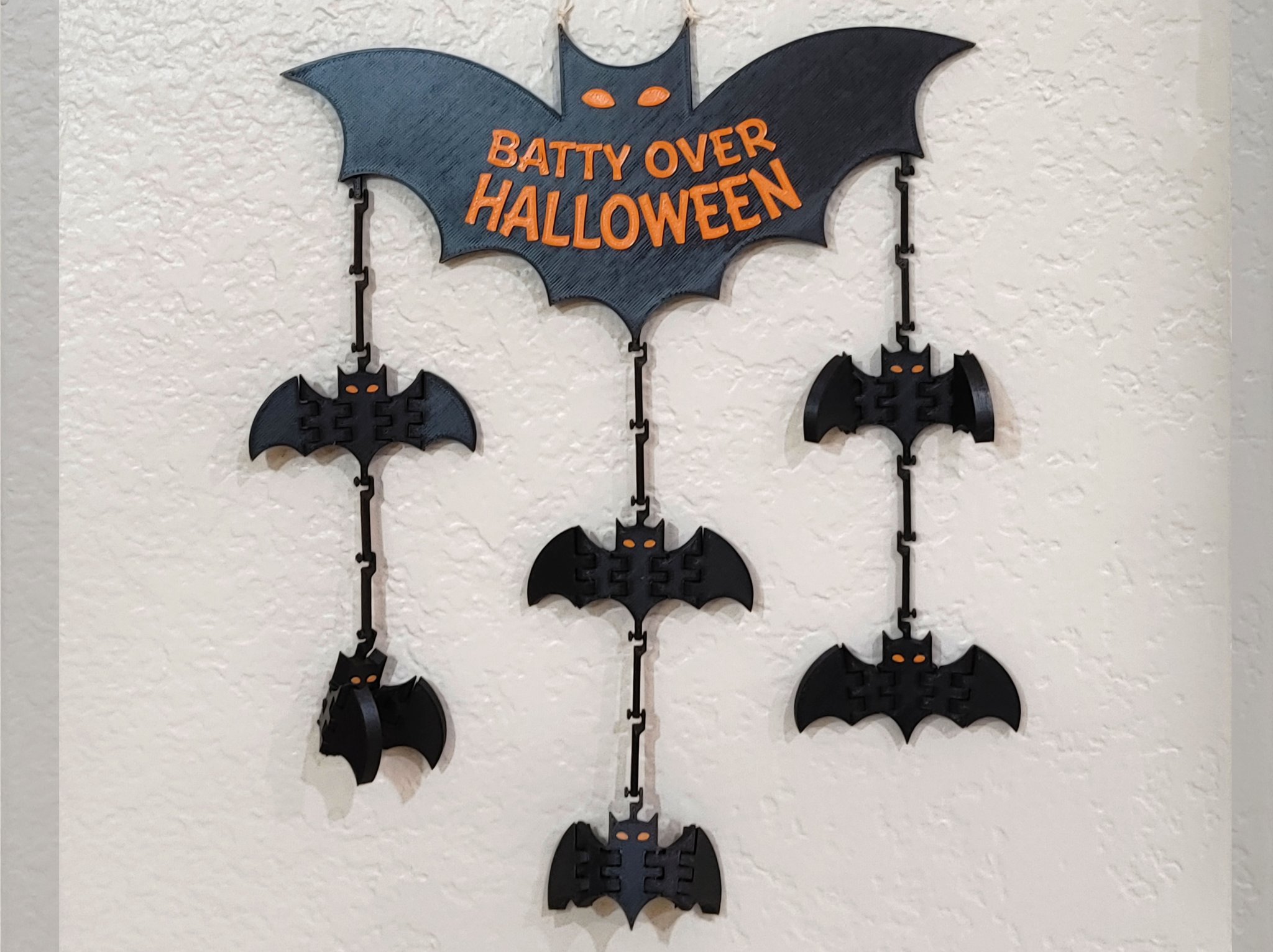 Trang trí dơi treo "Batty Over Halloween" lớn và nhỏ