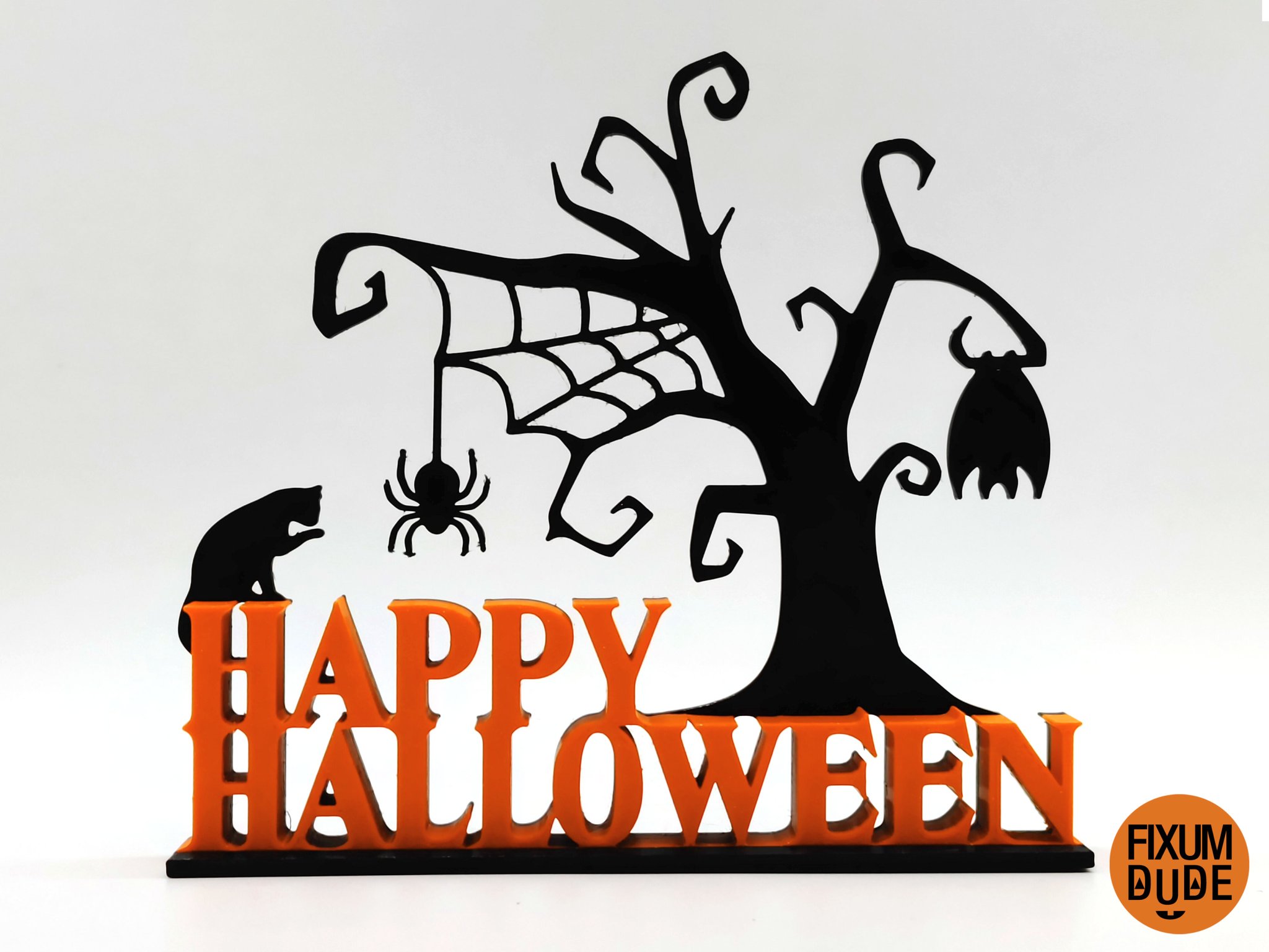 Trang trí bàn Halloween với mèo, nhện và dơi trên cây ma quái