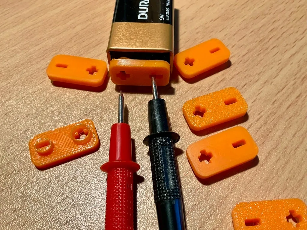 Nắp pin 9V với lỗ kiểm tra dây dẫn