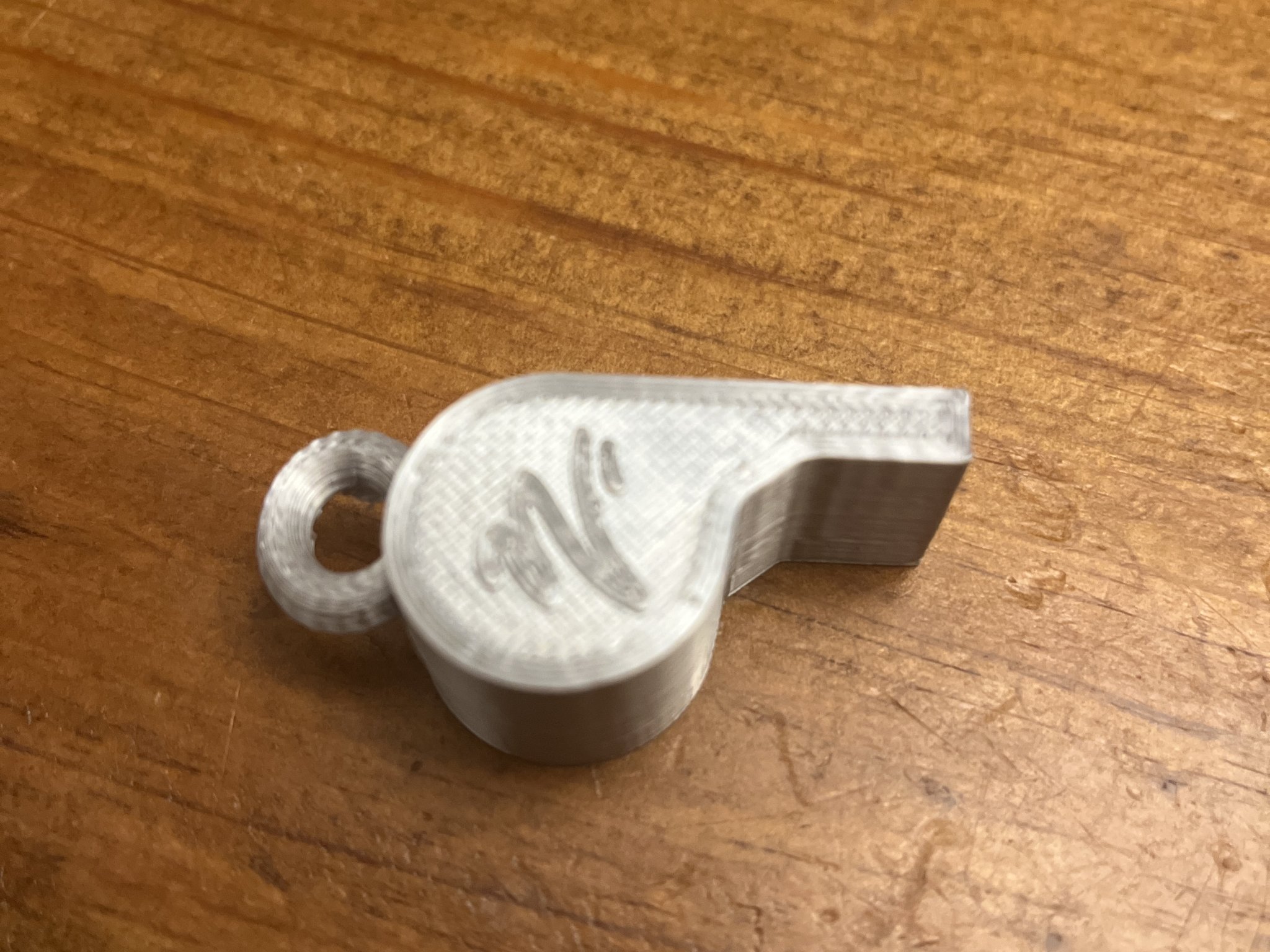 Móc khóa còi LOUD siêu lớn