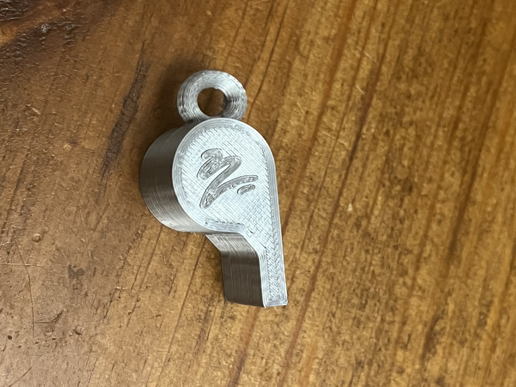 Móc khóa còi LOUD siêu lớn