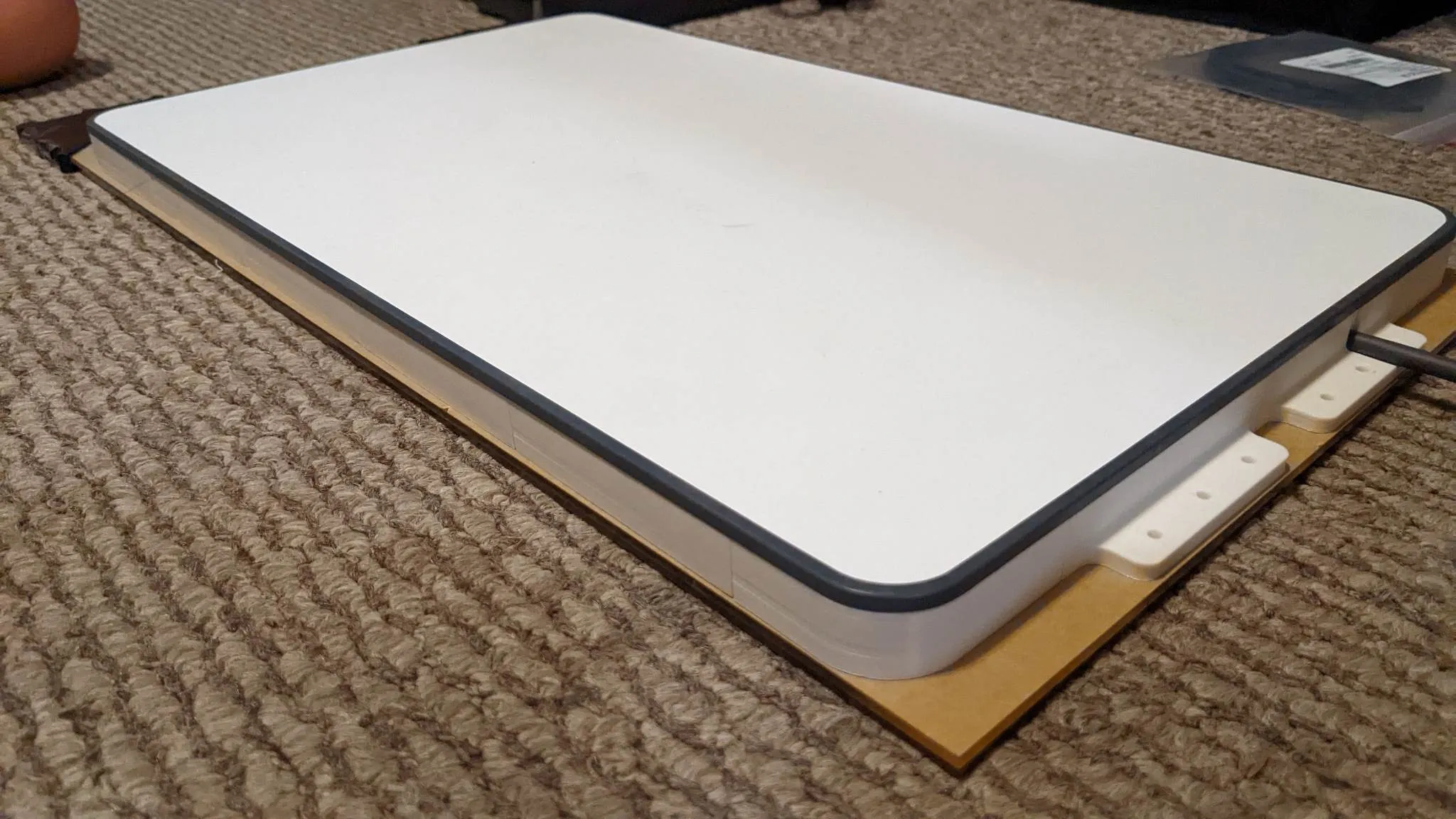 Giá đỡ phẳng cho Dishy hình chữ nhật của Starlink