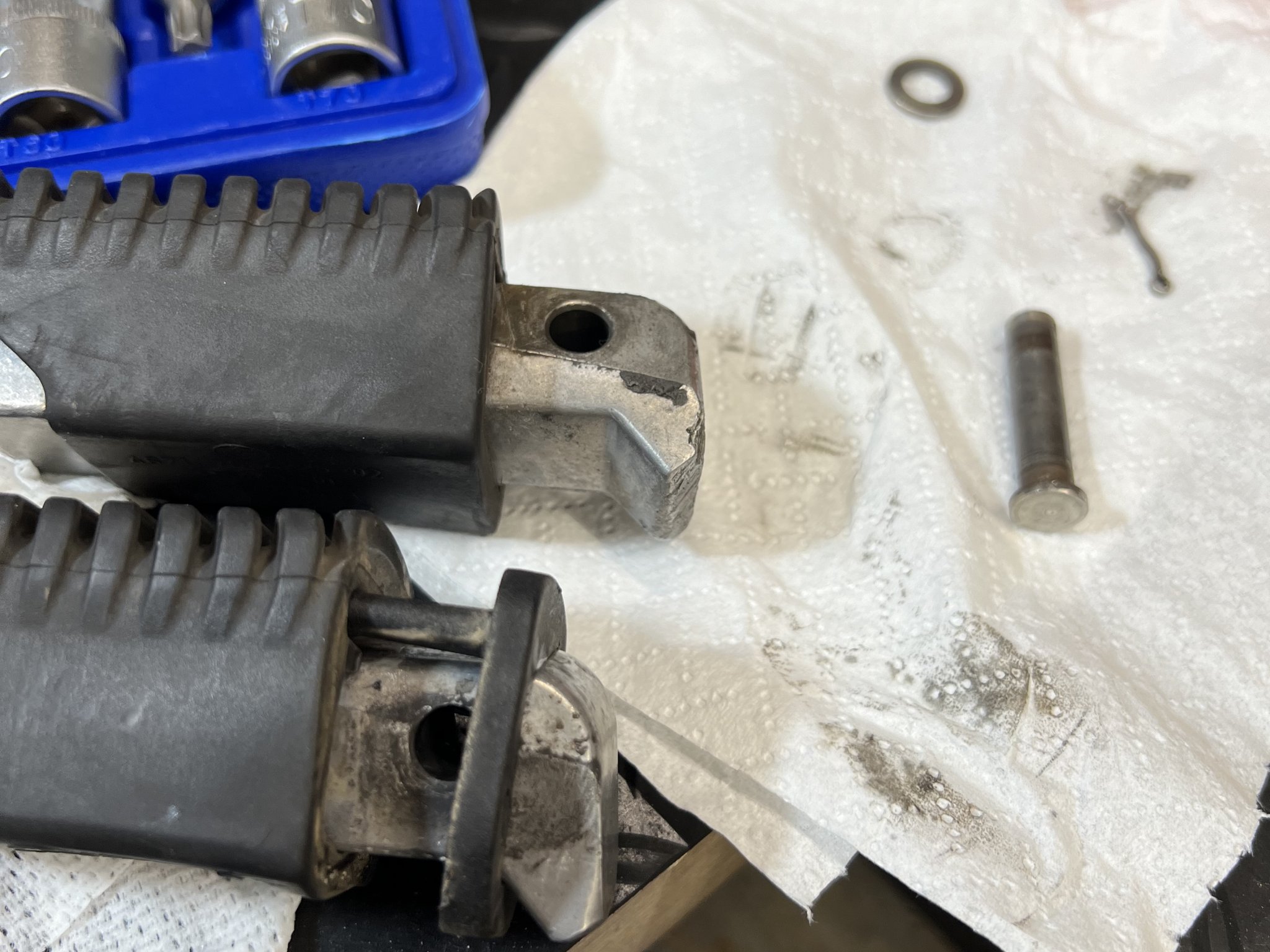 Chân đế phụ cho BMW F 800 GS với tính năng đàn hồi