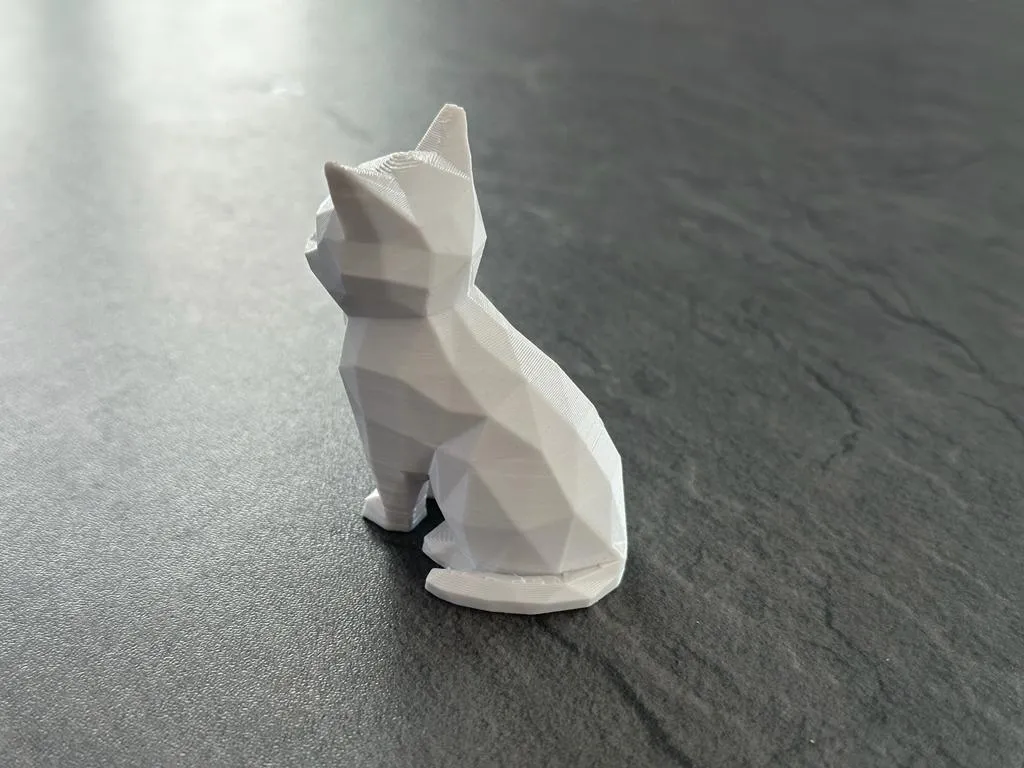 Mèo dễ thương phong cách low poly không cần hỗ trợ