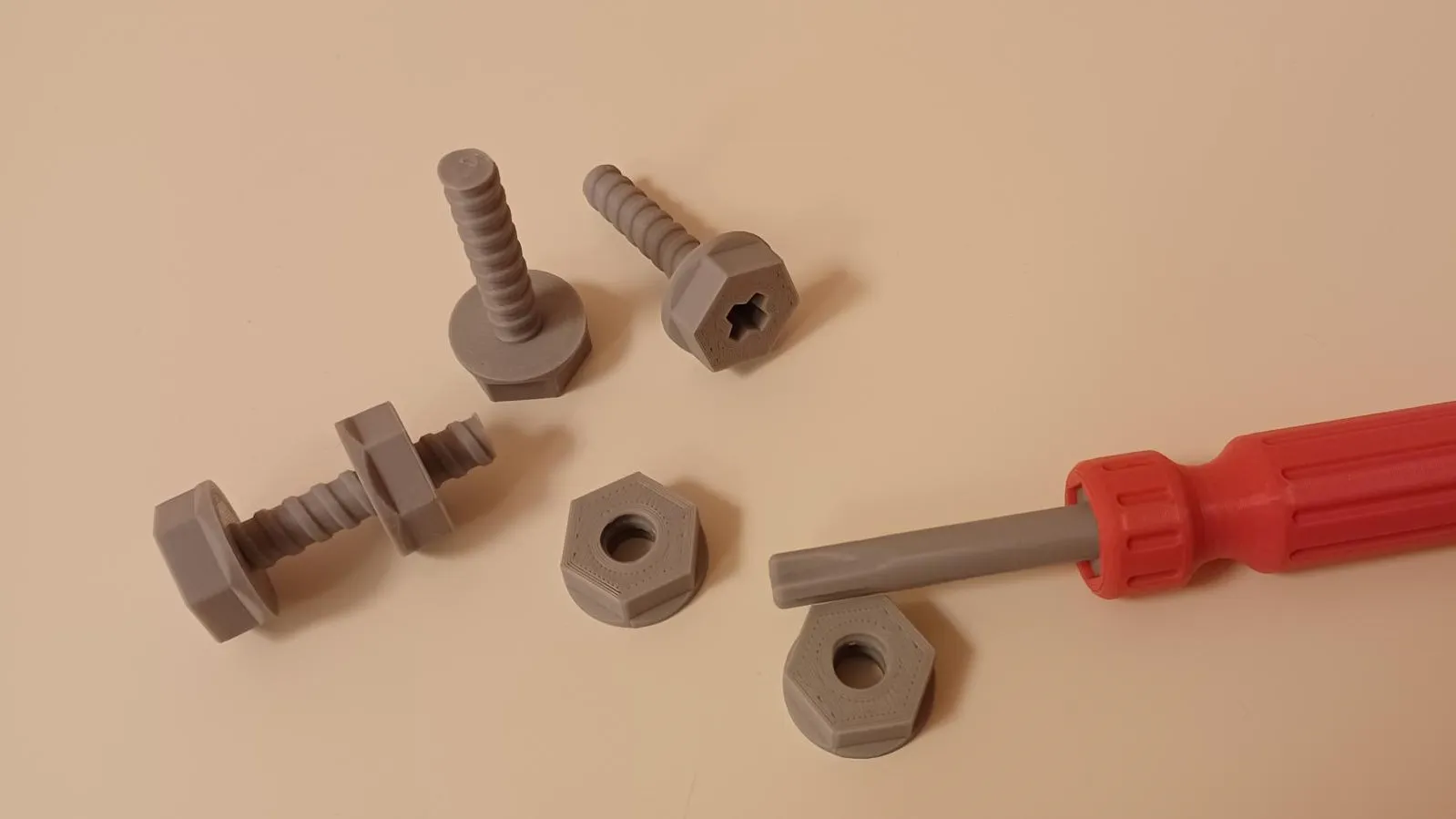 Bộ đồ chơi xây dựng ốc vít và bu lông cho trẻ em