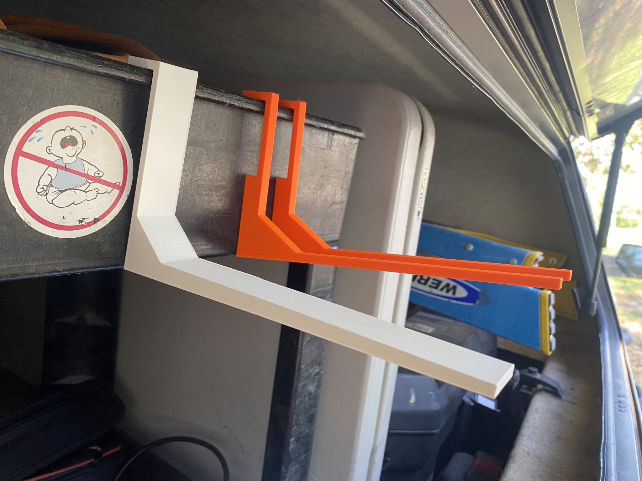 Giá đỡ laptop cho xe đẩy Rubbermaid hẹp