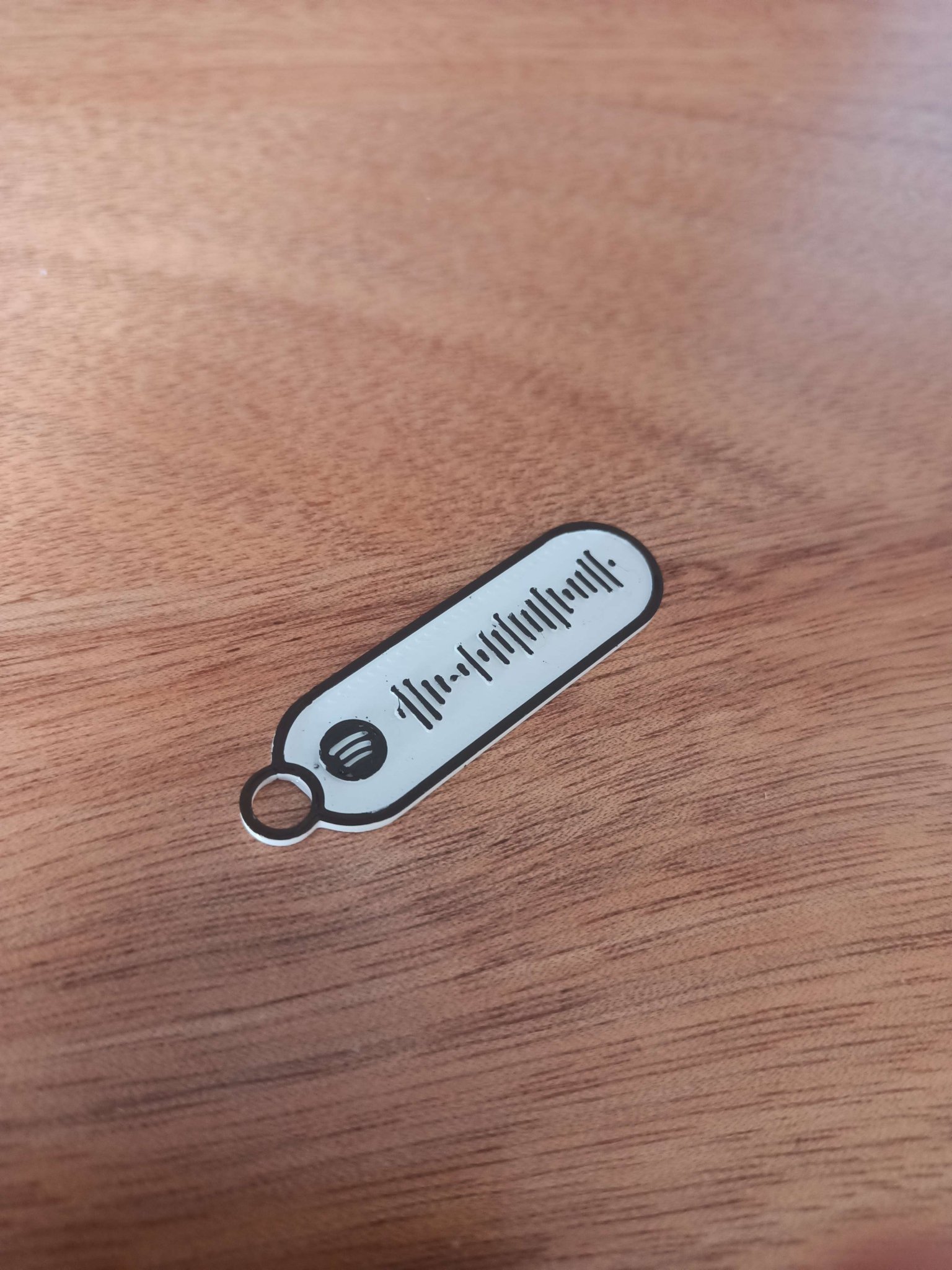 Chìa khóa đeo tay mã Spotify tự làm