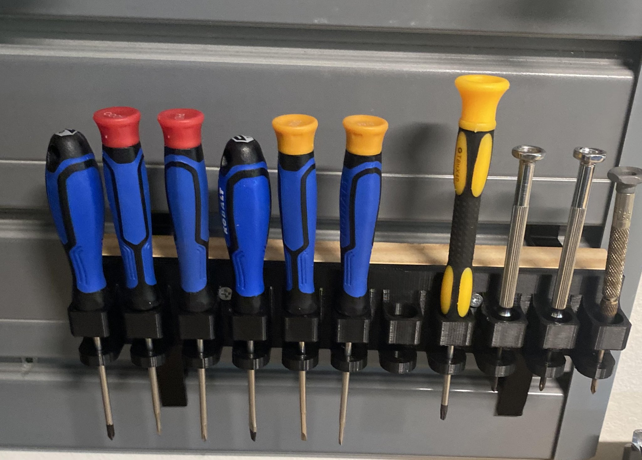 Giá đỡ tua vít treo tường nhỏ gọn không có tab