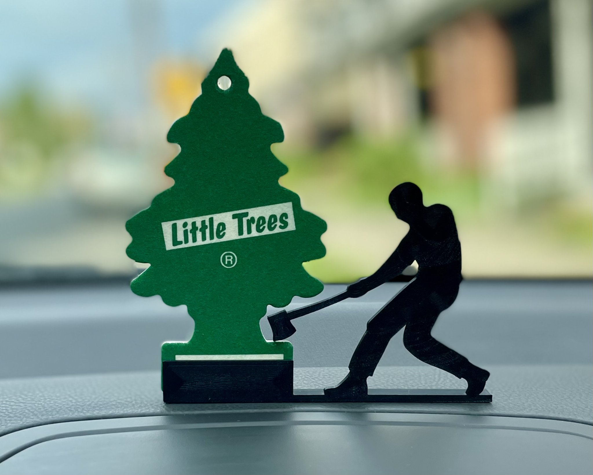 Giá đỡ nước hoa Little Tree hình người đốn gỗ