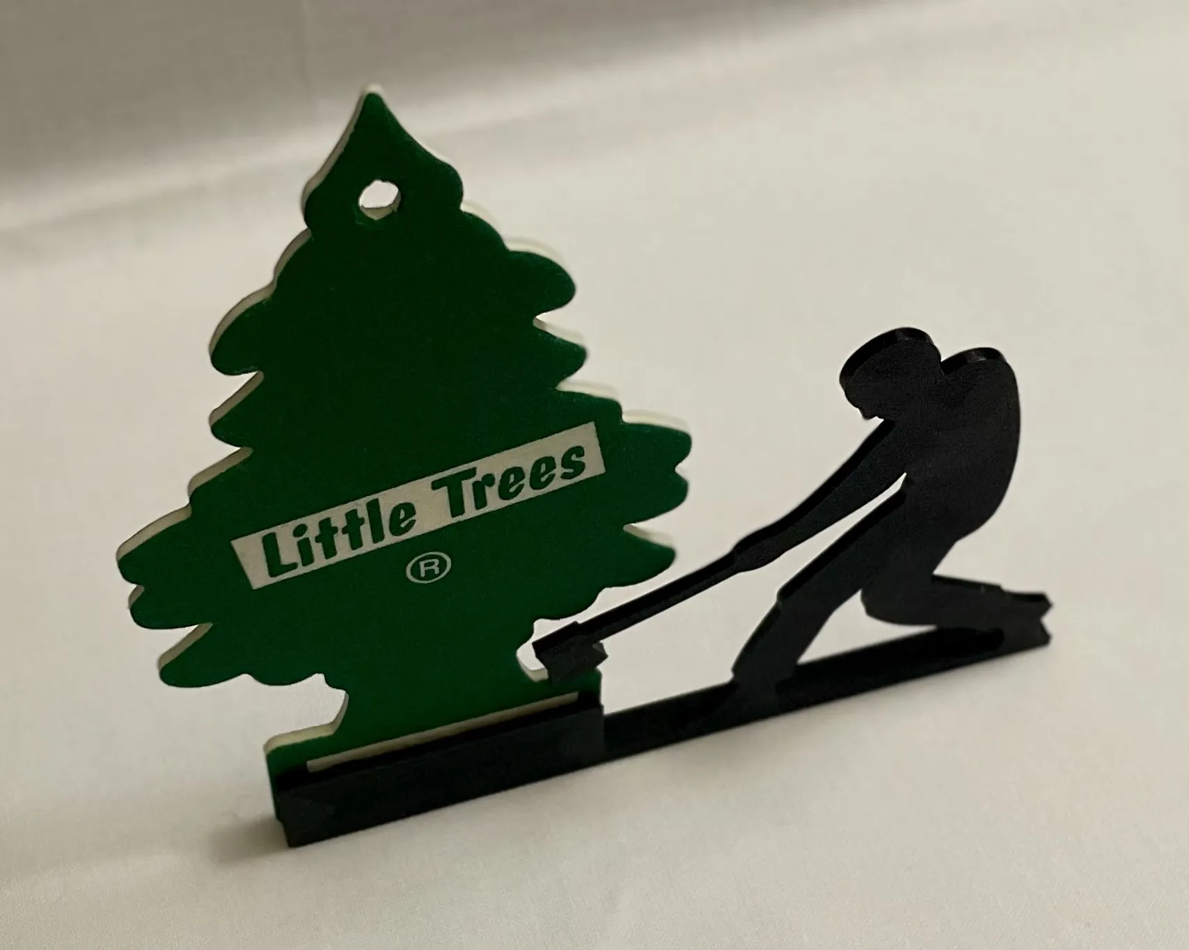 Giá đỡ nước hoa Little Tree hình người đốn gỗ