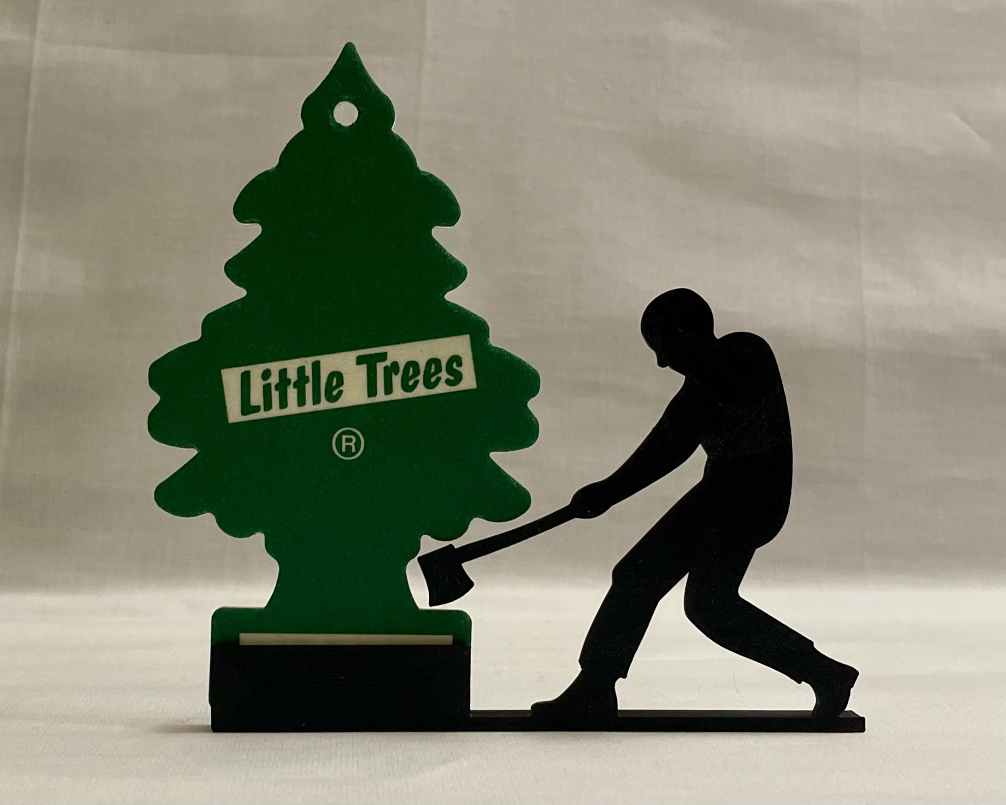 Giá đỡ nước hoa Little Tree hình người đốn gỗ