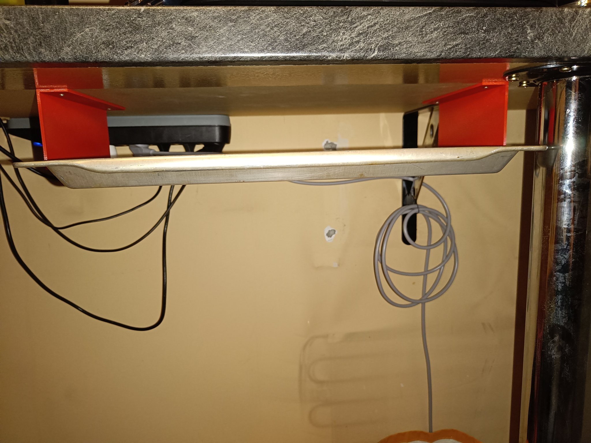 Giá đỡ khay nướng tiện lợi dưới bề mặt