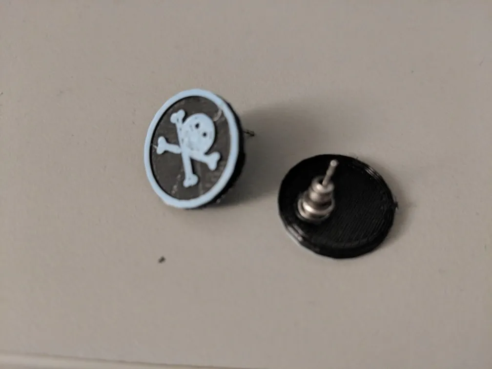 Bông tai Defcon26 với thiết kế độc đáo