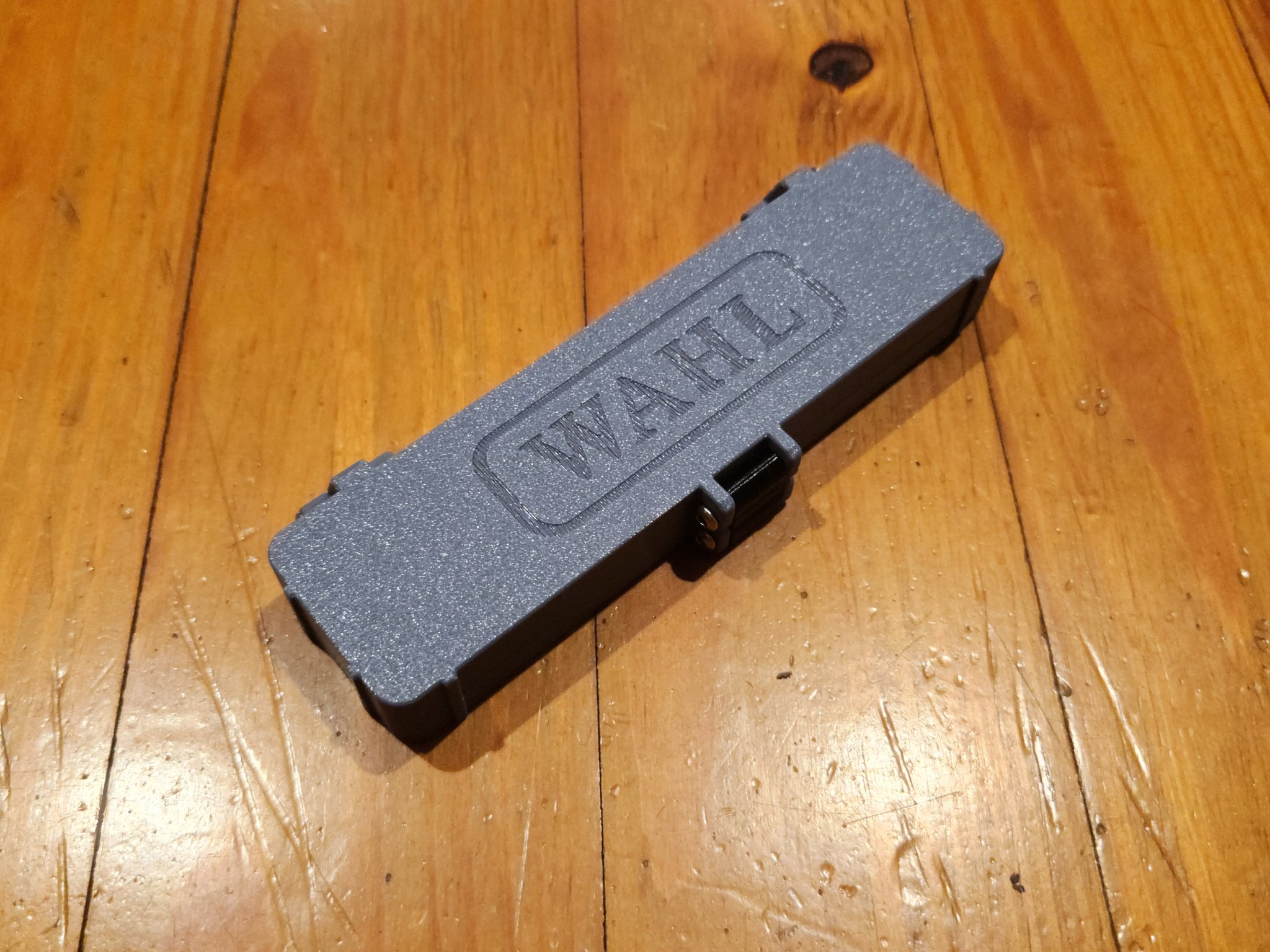 Hộp đựng máy cắt râu & mũi Wahl Groomsman Micro