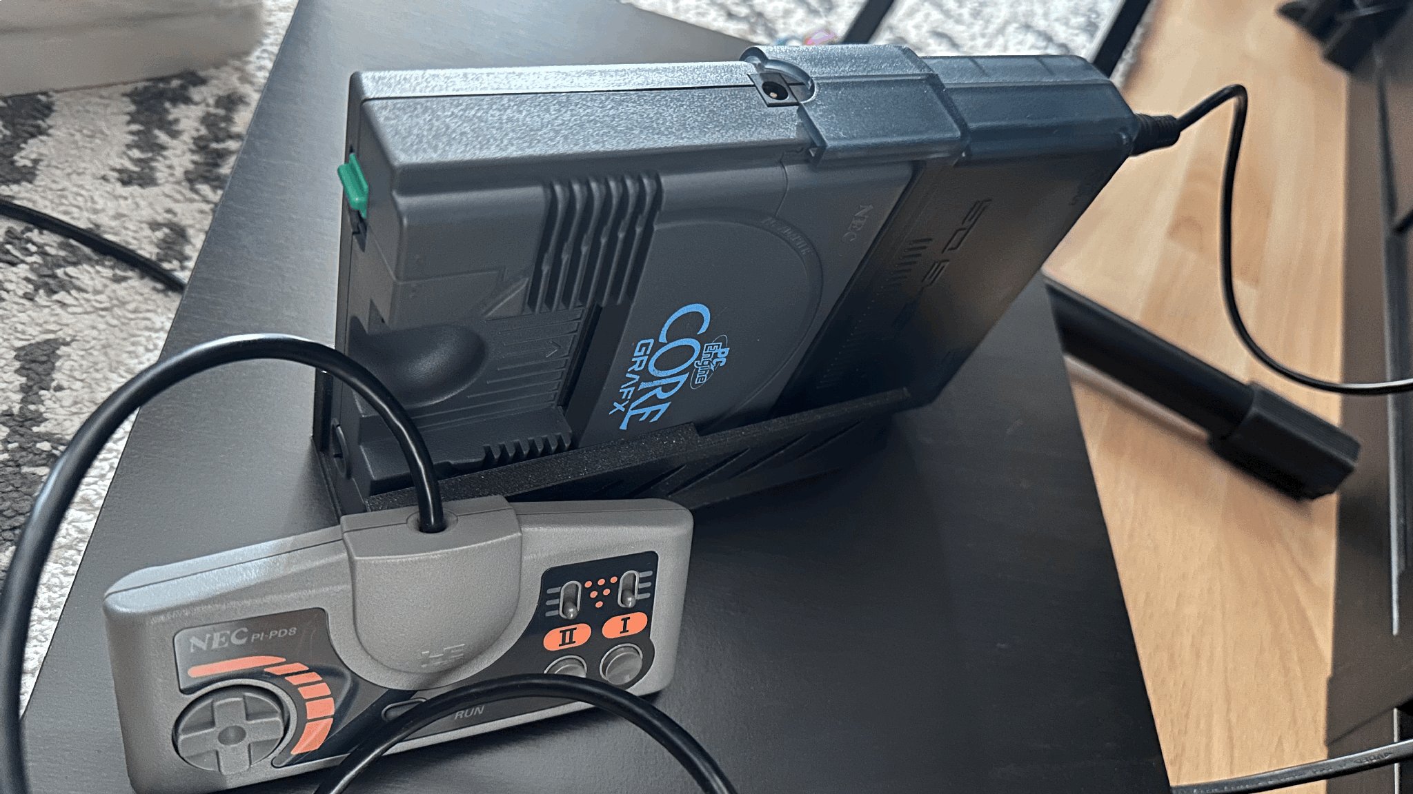 Giá đỡ đứng cho PC Engine Core GrafX với Super SD System 3