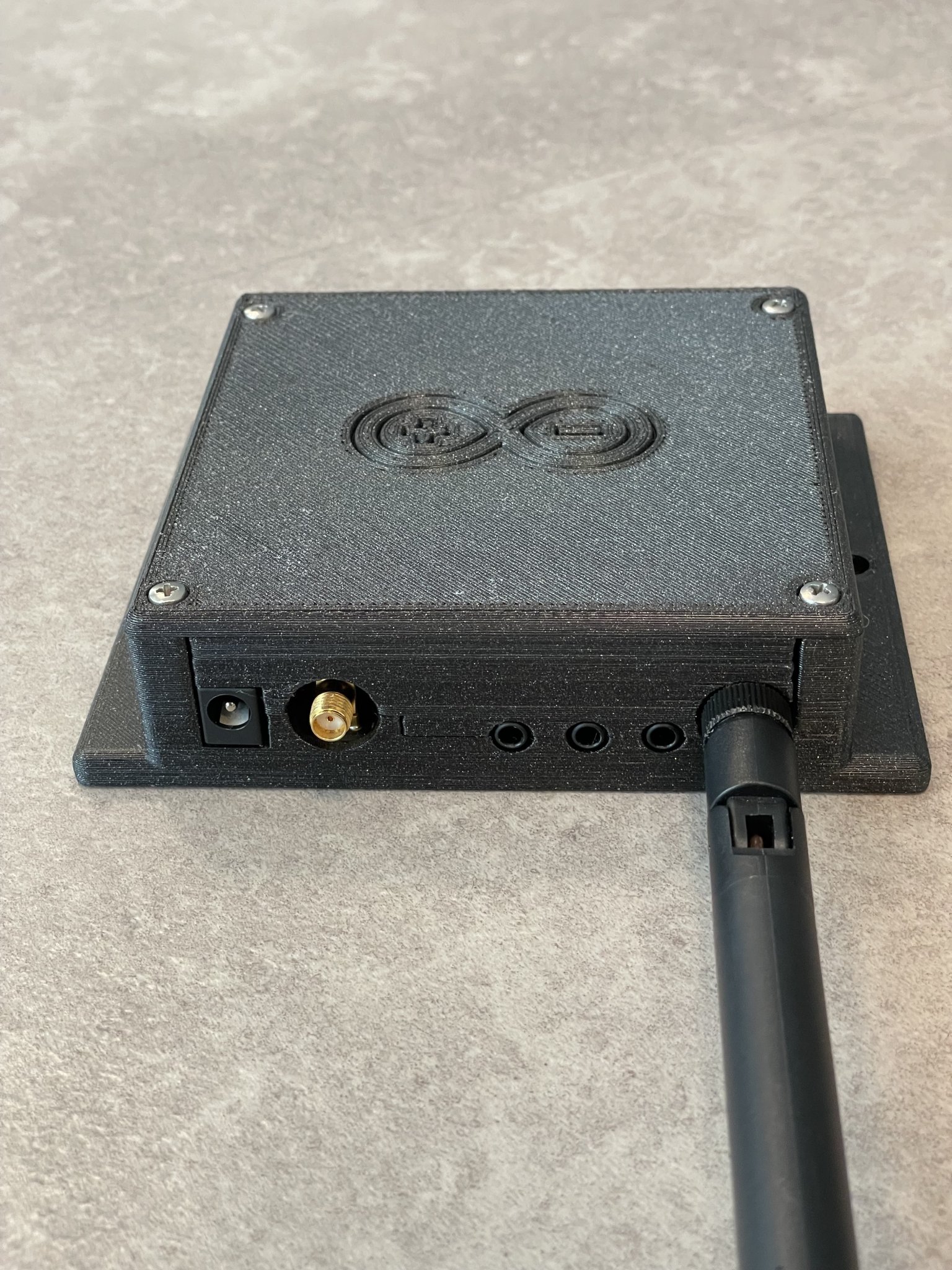 Vỏ bảo vệ cho Arduino Max Carrier với lỗ gắn kết