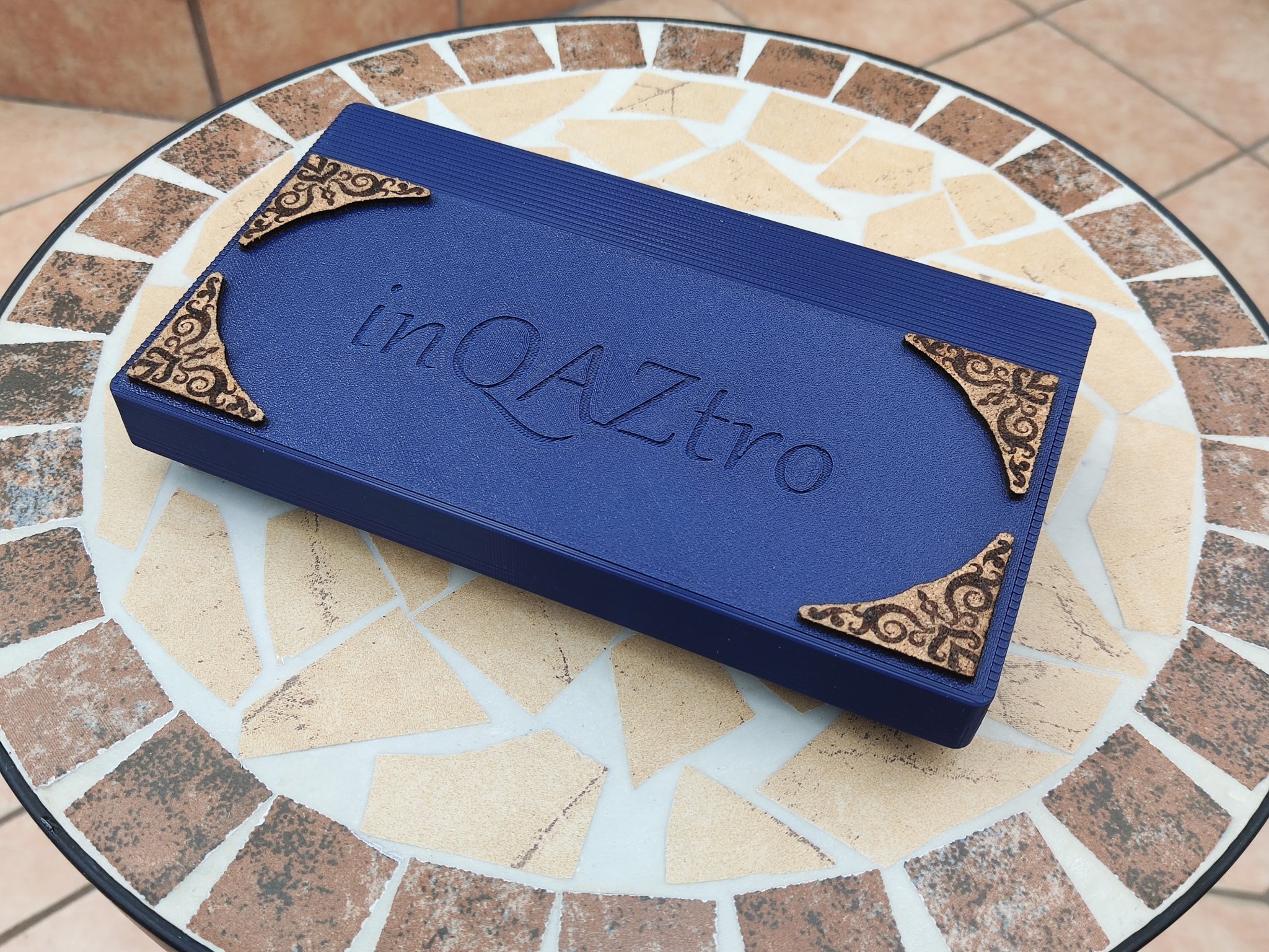 Vỏ bàn phím inQAZtro với giá đỡ bút