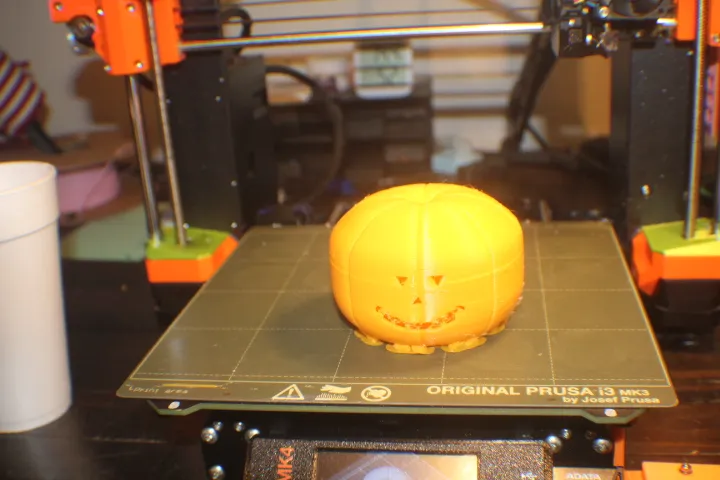 Đèn bí ngô Jack-0-Lattern với thiết kế độc đáo