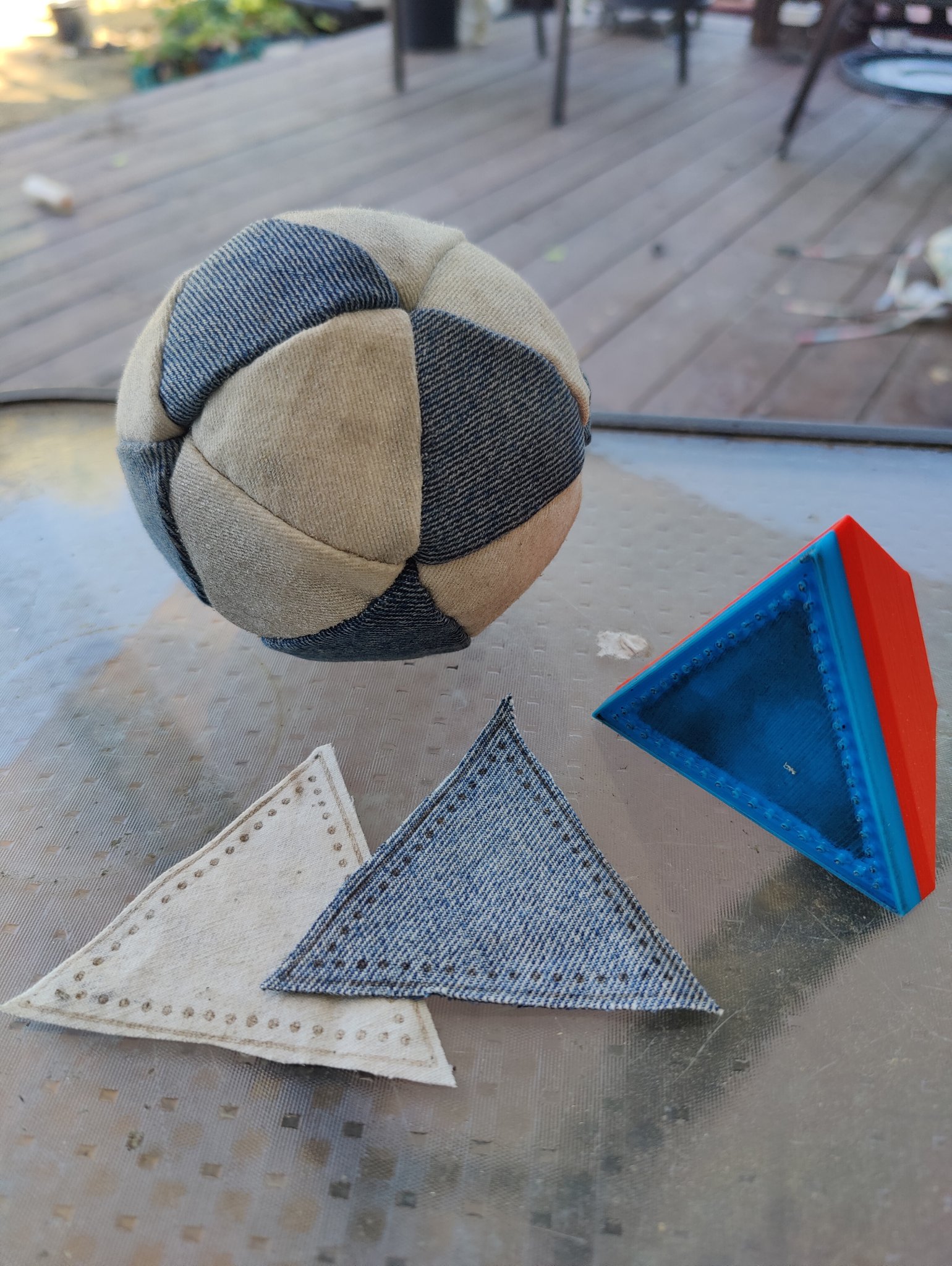 Dụng cụ đóng dấu hình cầu cho bóng đá và hacky sack