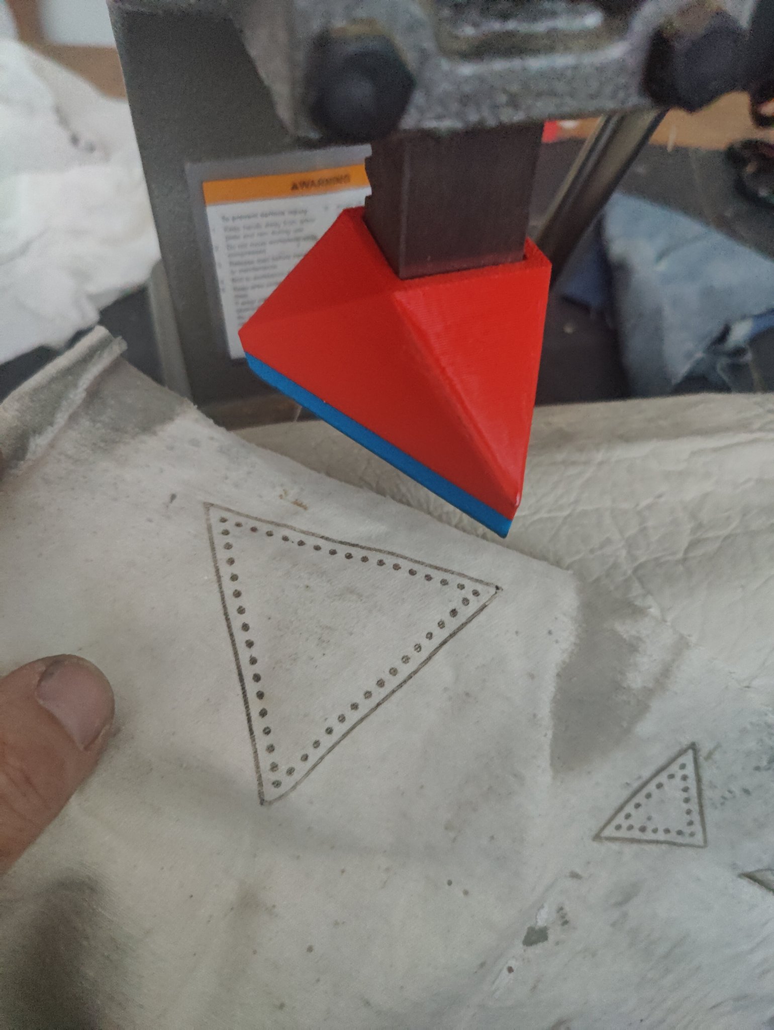 Dụng cụ đóng dấu hình cầu cho bóng đá và hacky sack