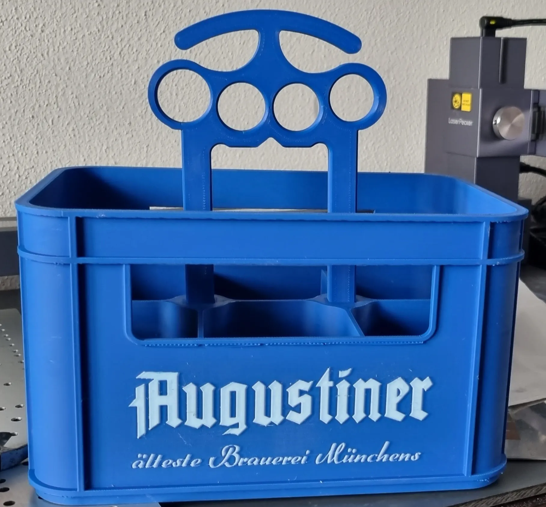 Giá đỡ bia Augustiner Bier Sixpack tiện lợi