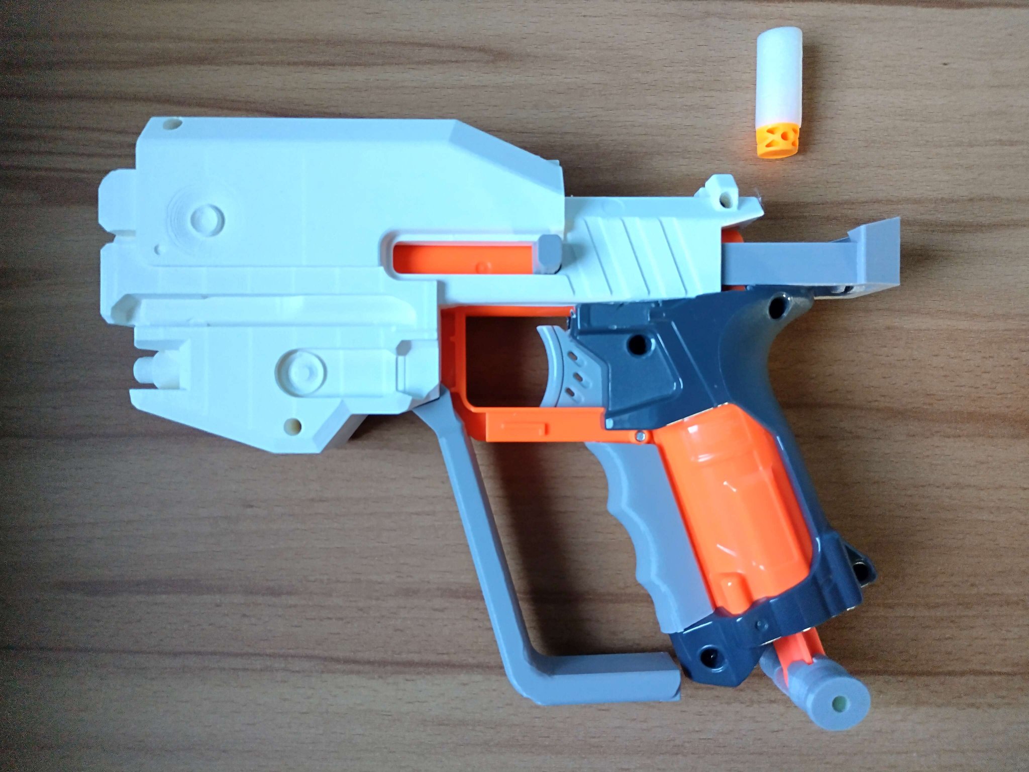 Súng Halo Magnum Nerf Bigshock với khoang nạp từ sau