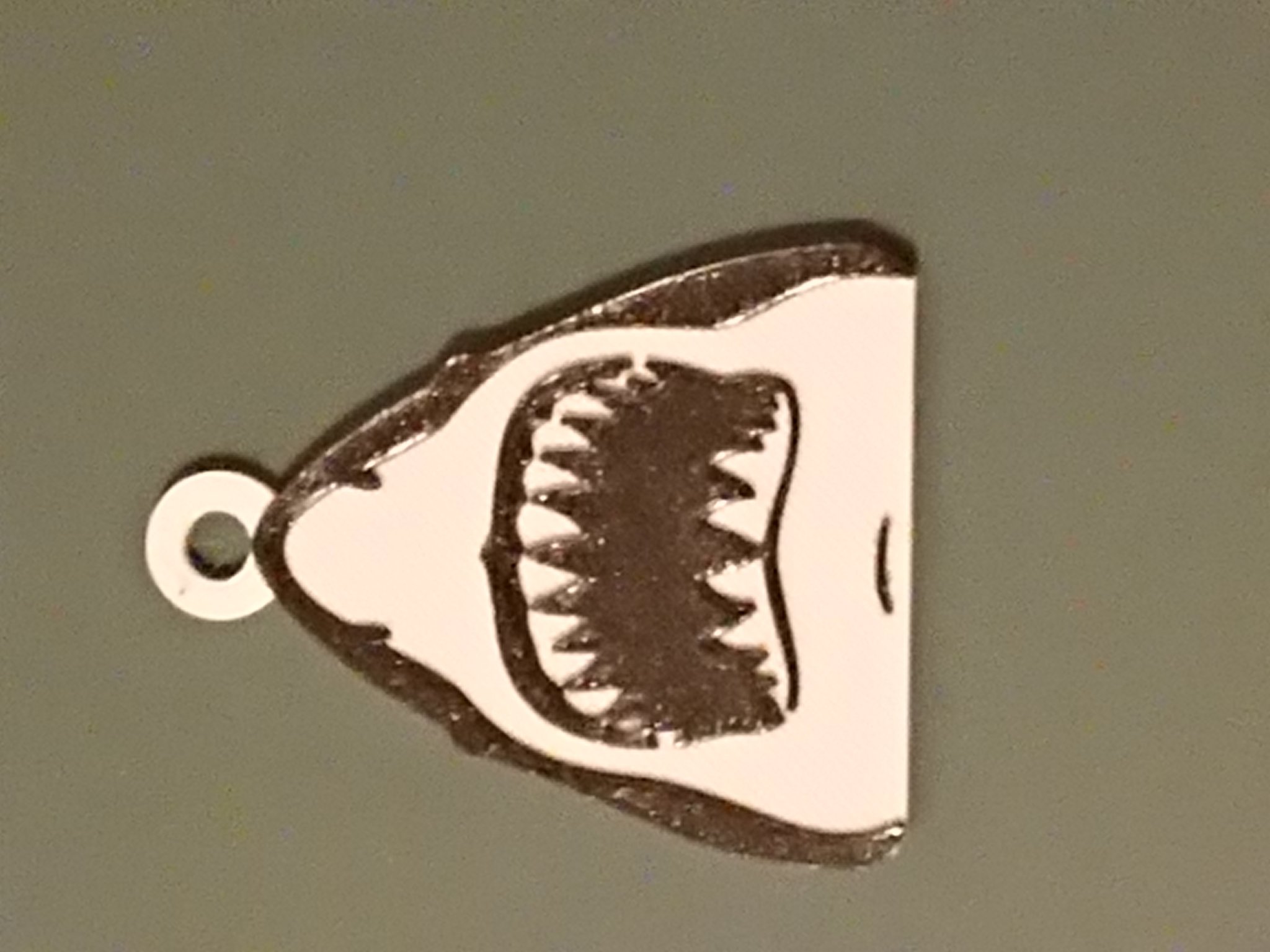 Móc khóa hình hàm cá mập độc đáo cho bạn