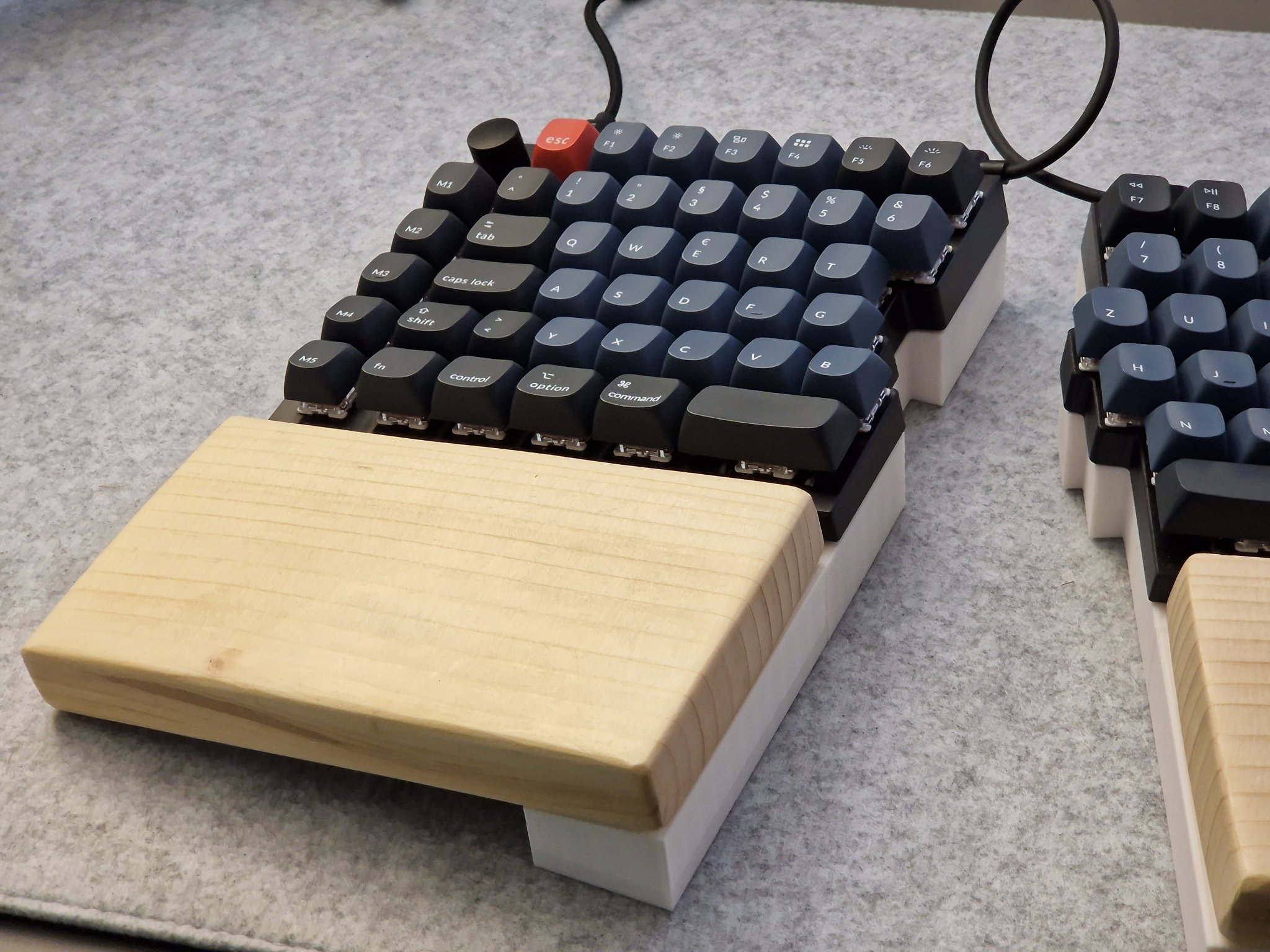 Bộ kit nâng cao Keychron Q11 với giá đỡ cổ tay gỗ