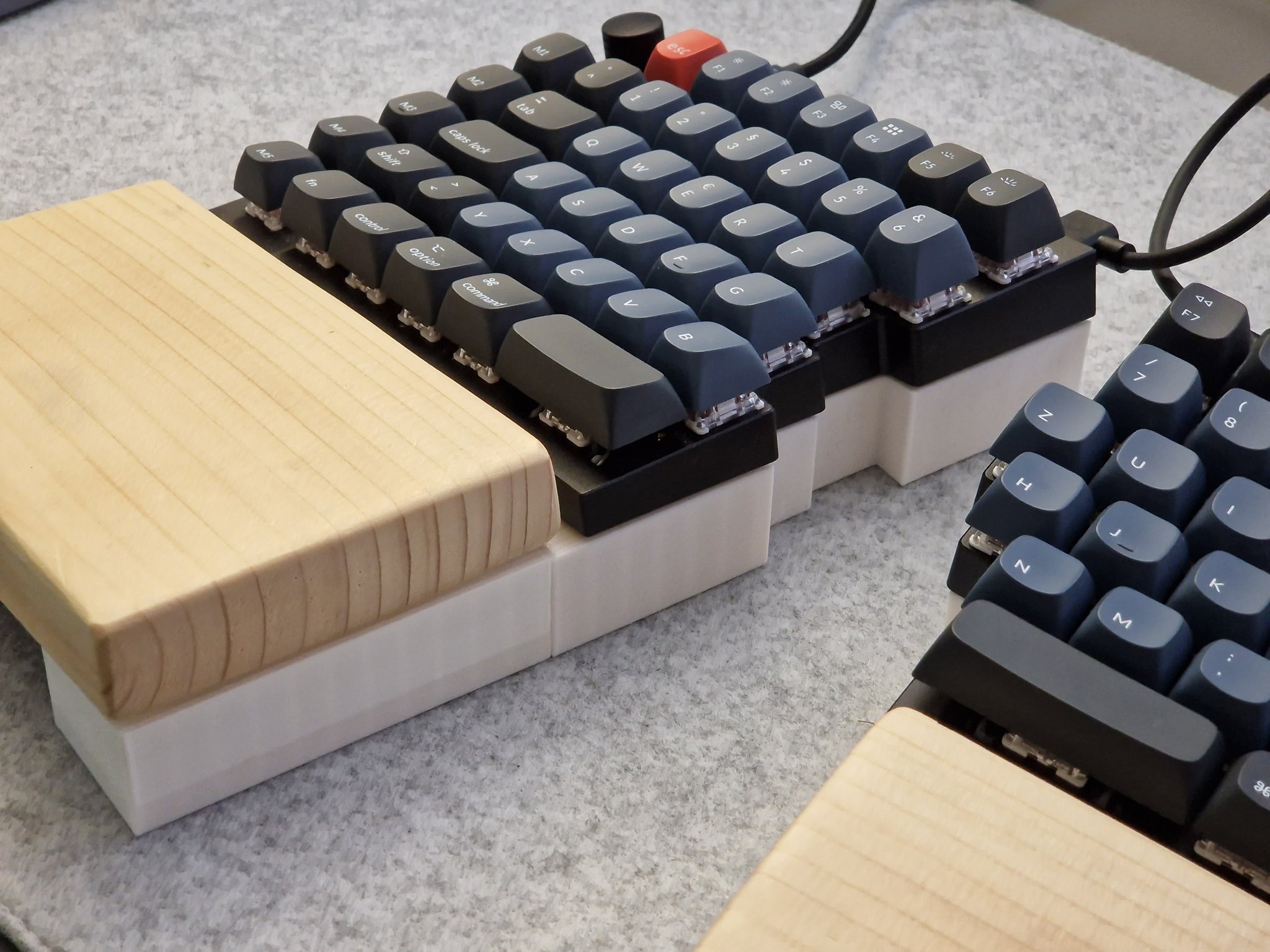 Bộ kit nâng cao Keychron Q11 với giá đỡ cổ tay gỗ