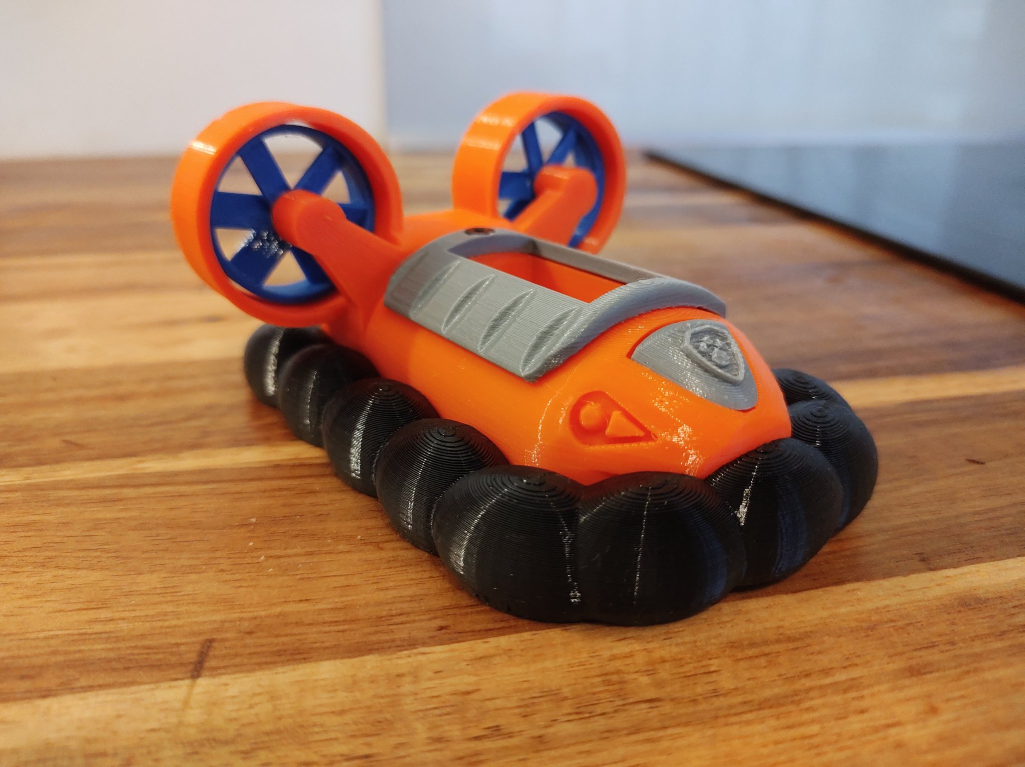 Tàu bay điều khiển Pup Patrol tương thích với nhân vật thú cưng