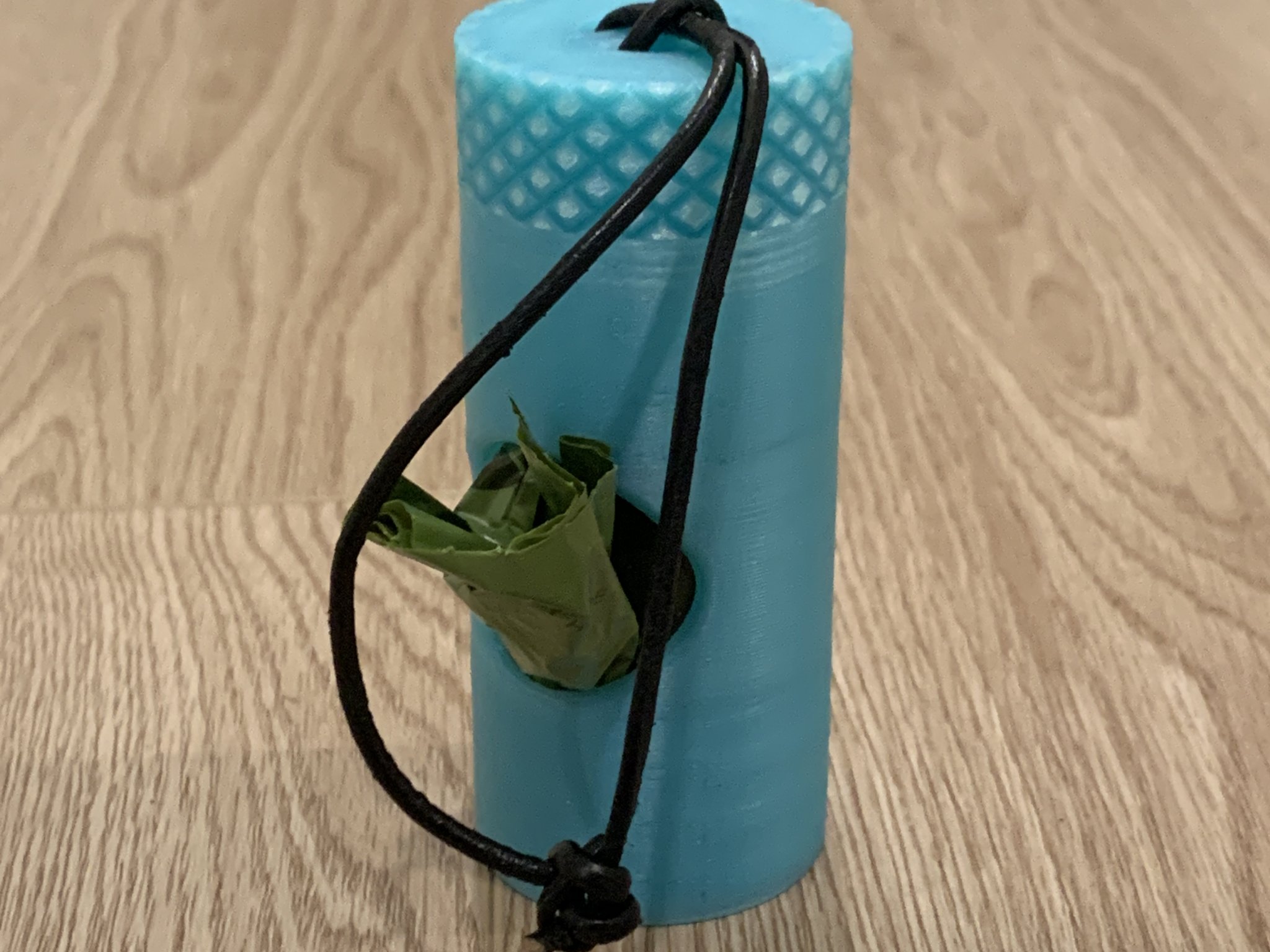 Giá đỡ túi phân chó thiết kế đơn giản