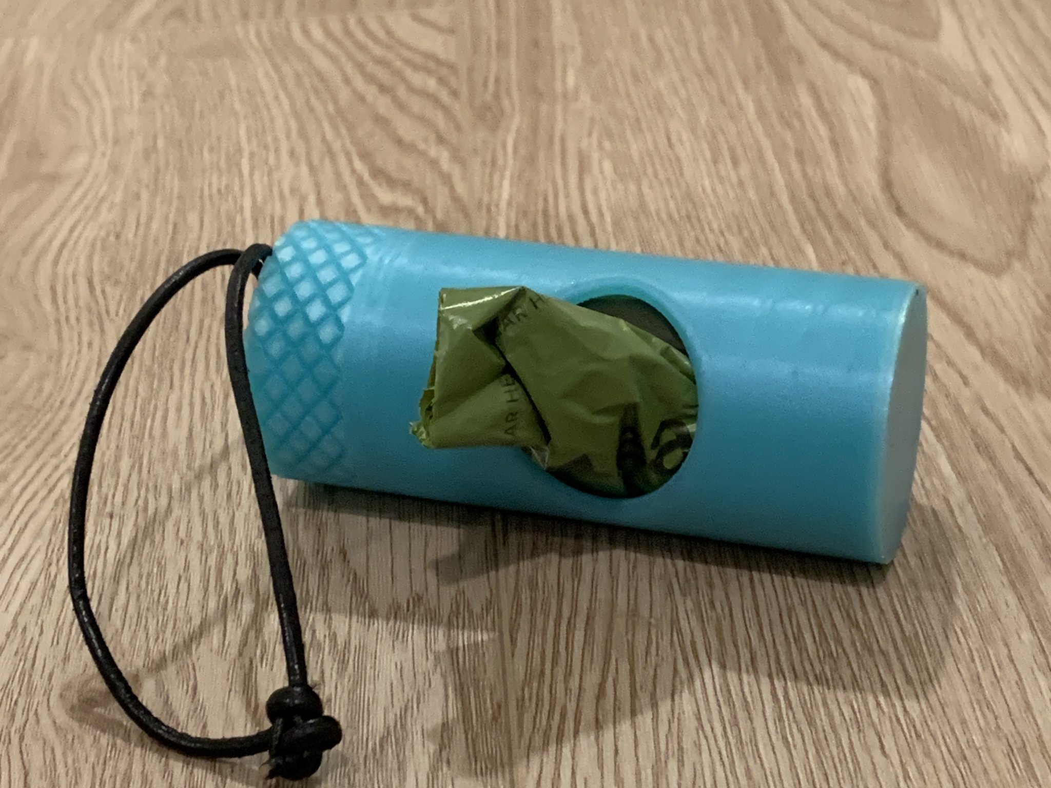 Giá đỡ túi phân chó thiết kế đơn giản