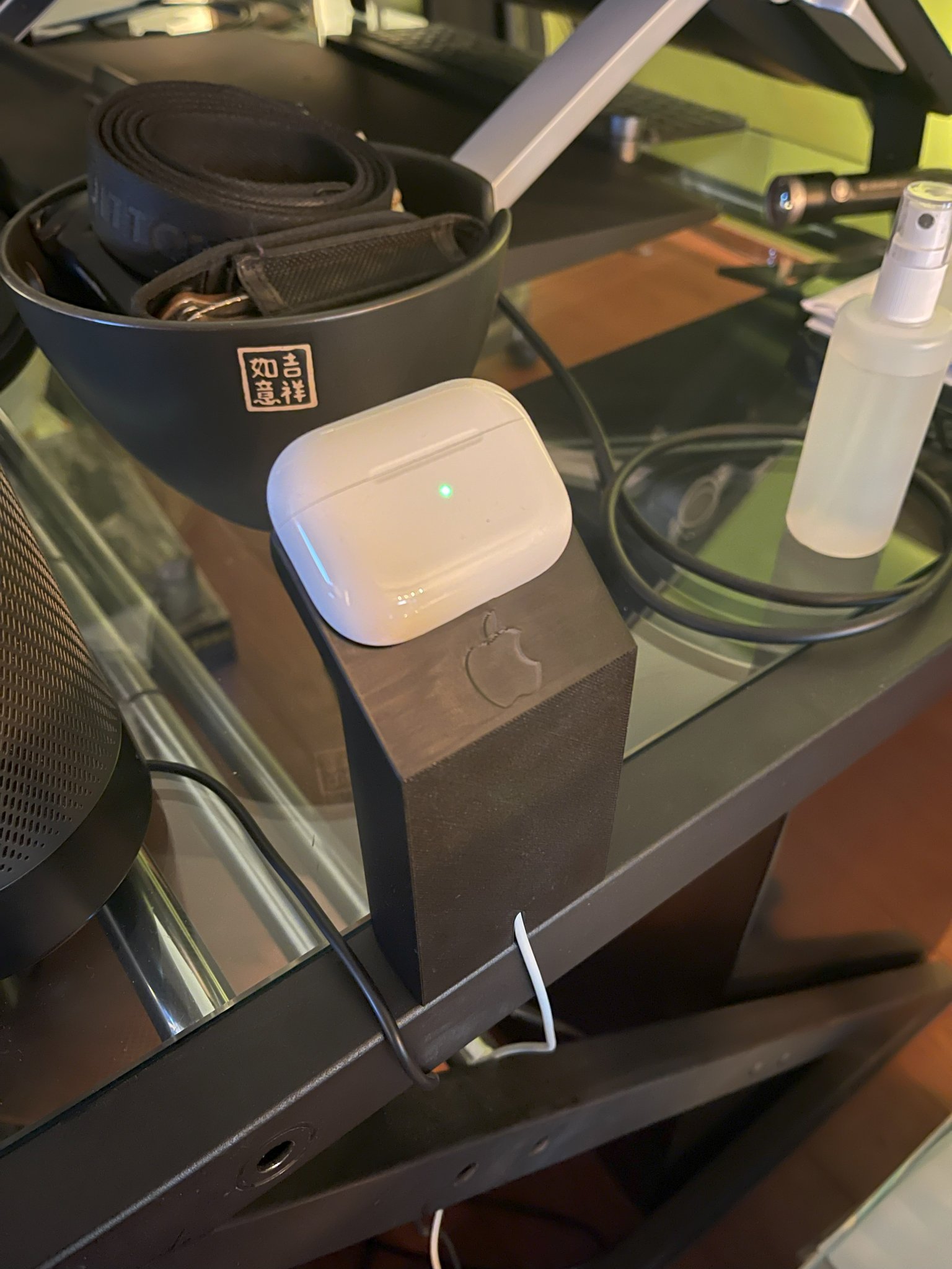 Giá đỡ sạc không dây Apple AirPod Pro 2 (USB-C)