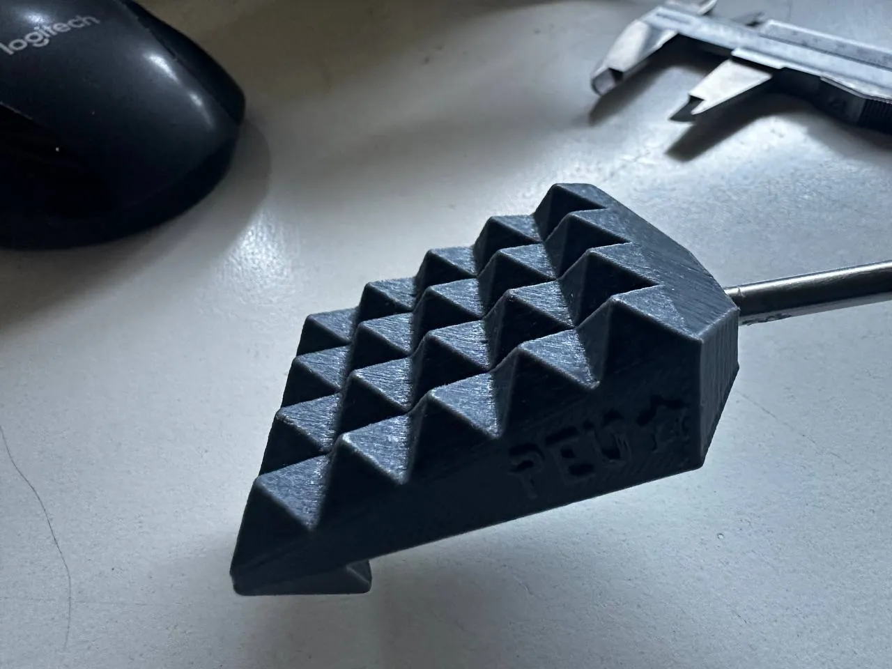 Cây gãi lưng hai phiên bản: cứng và tròn