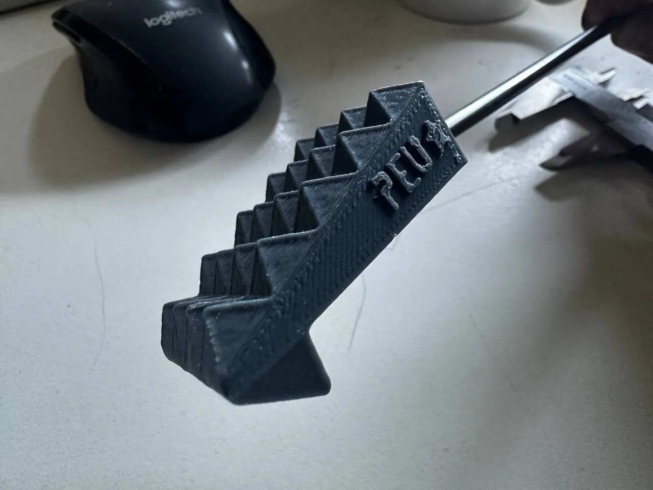 Cây gãi lưng hai phiên bản: cứng và tròn