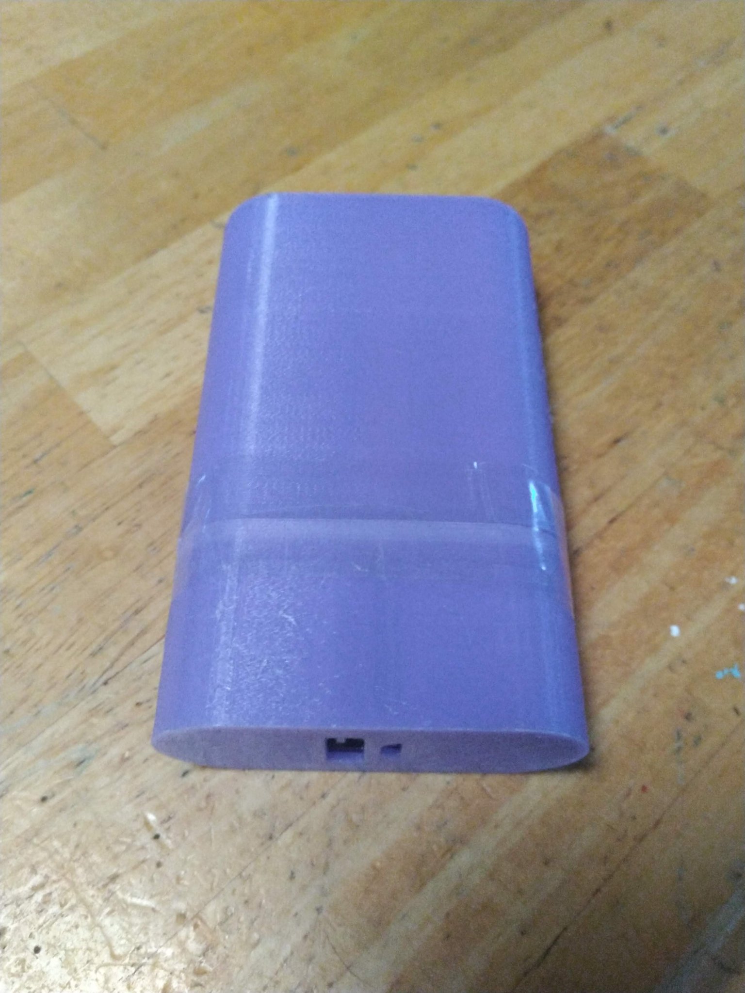 Ngân hàng năng lượng 3 cell 18650 với giá treo tường