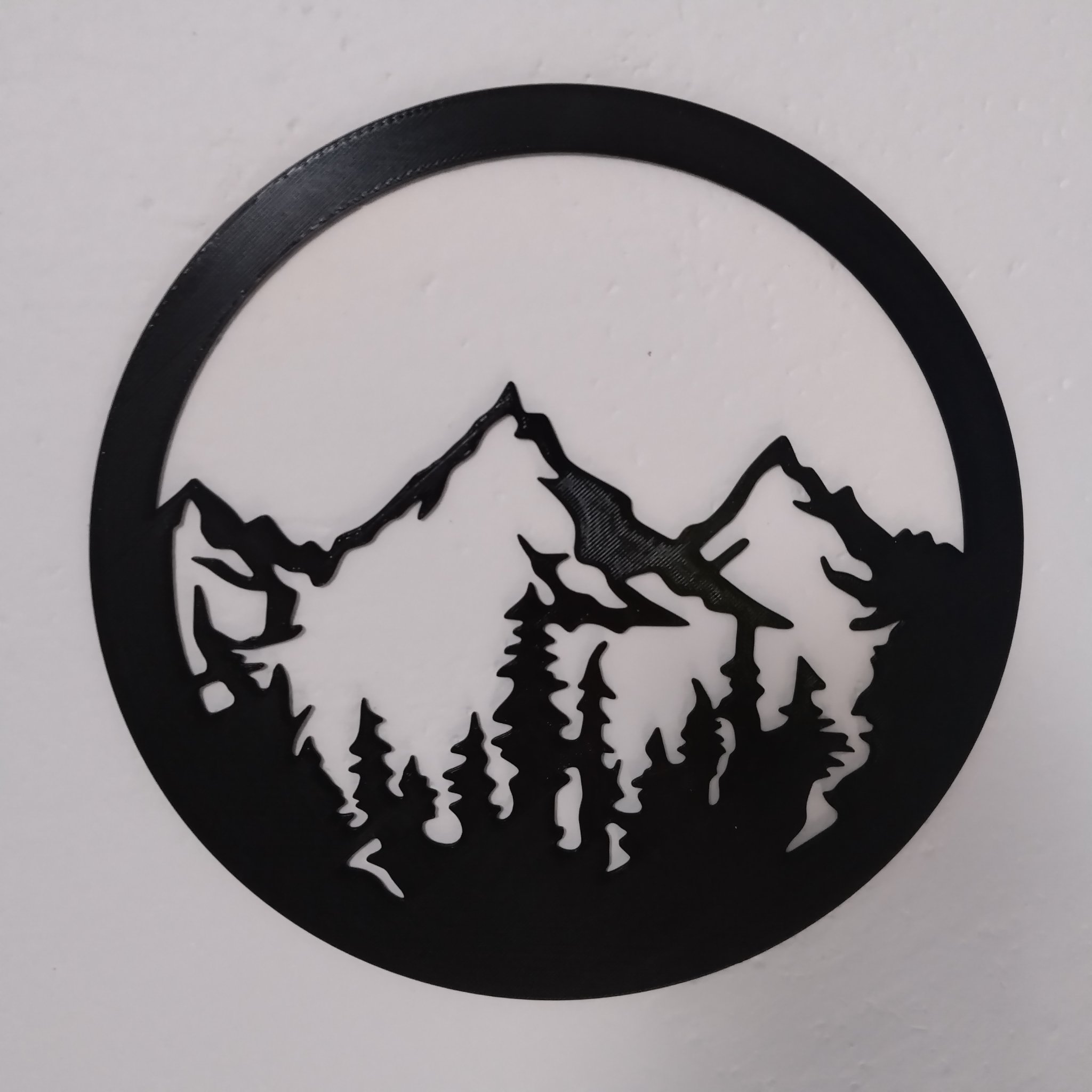 Tường núi cây và móc khóa độc đáo