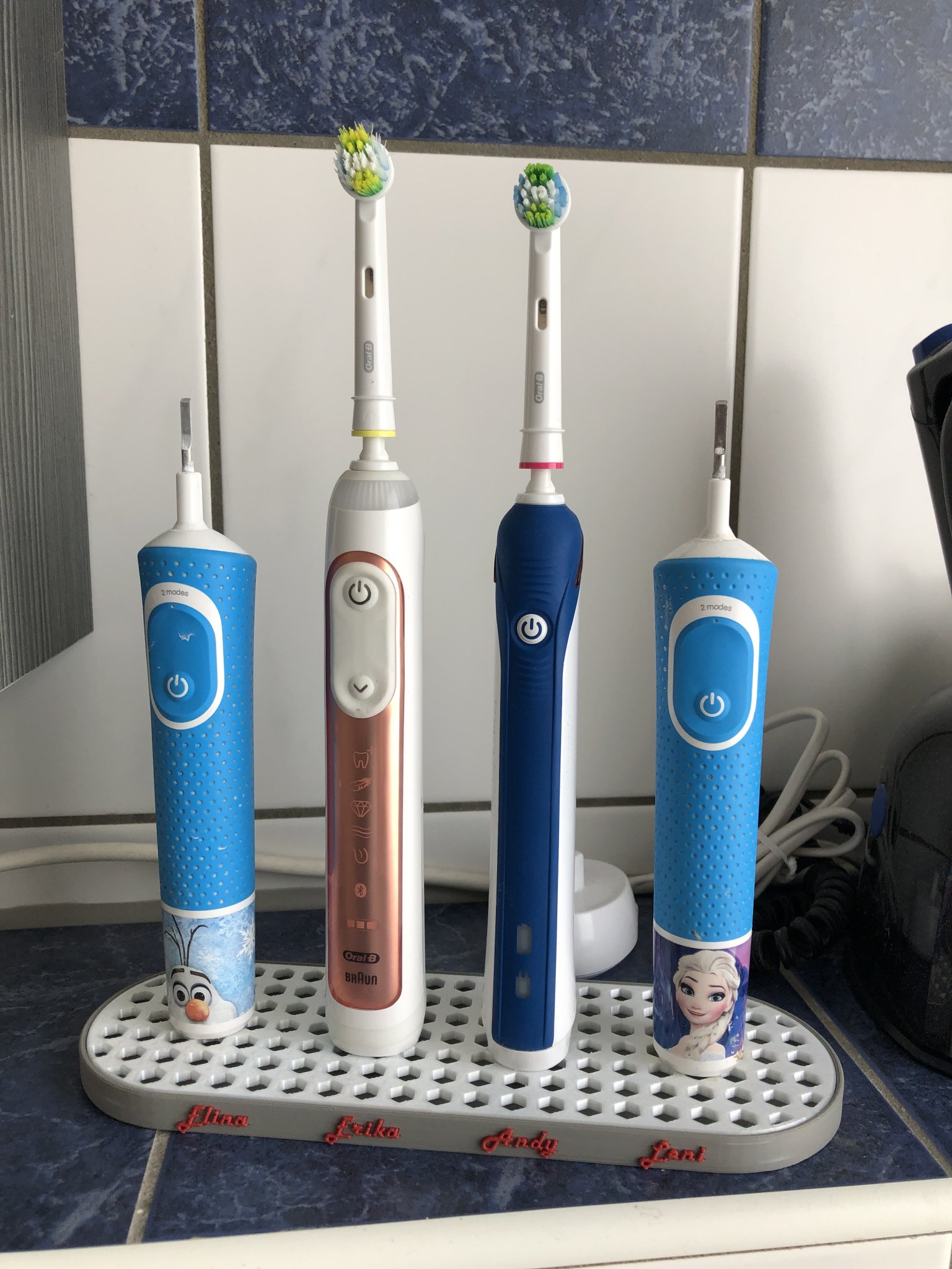 Giá đỡ bàn chải đánh răng Oral B cho 4 chiếc