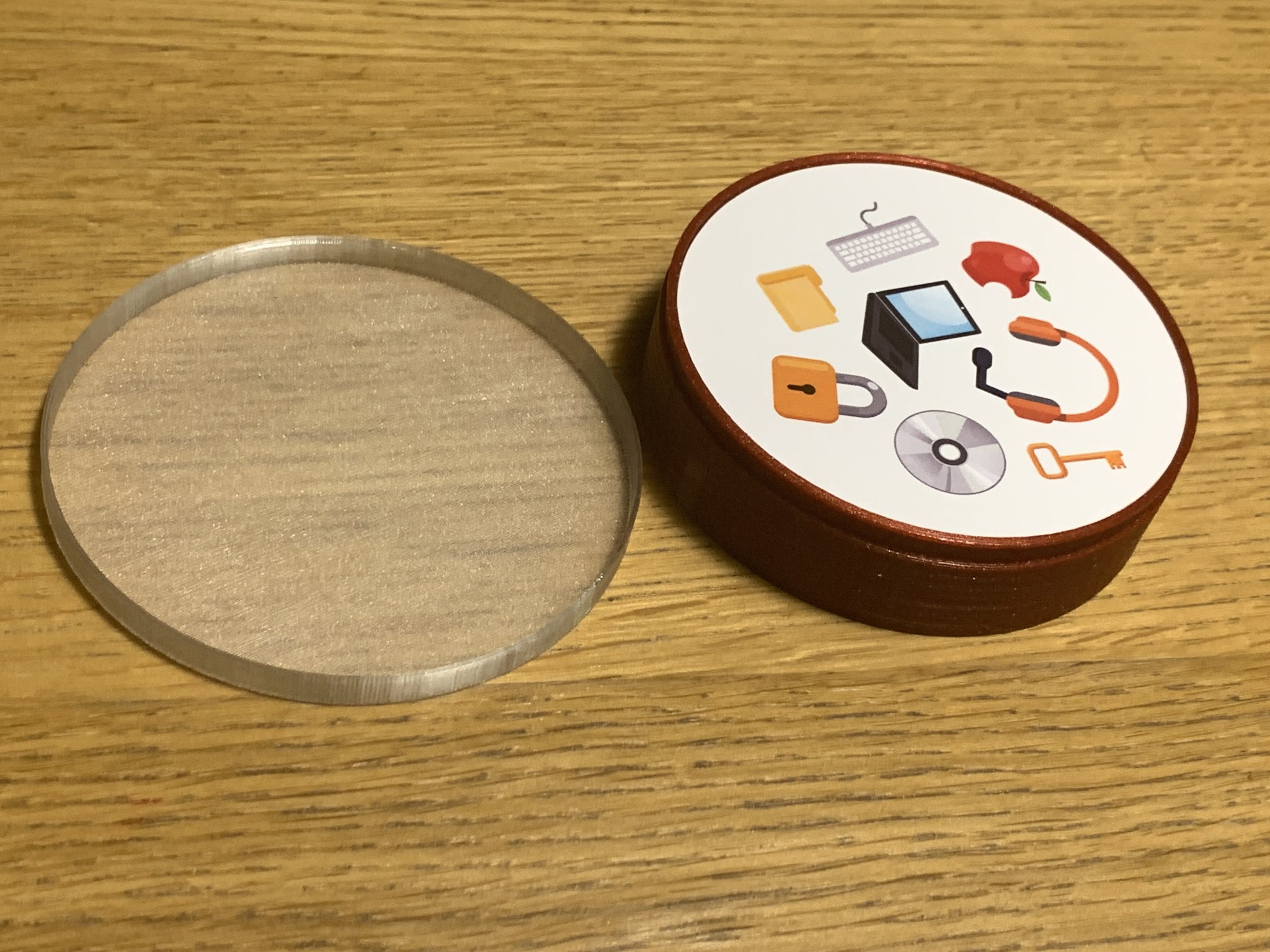 Hộp trò chơi Dobble / Spot-it tự thiết kế