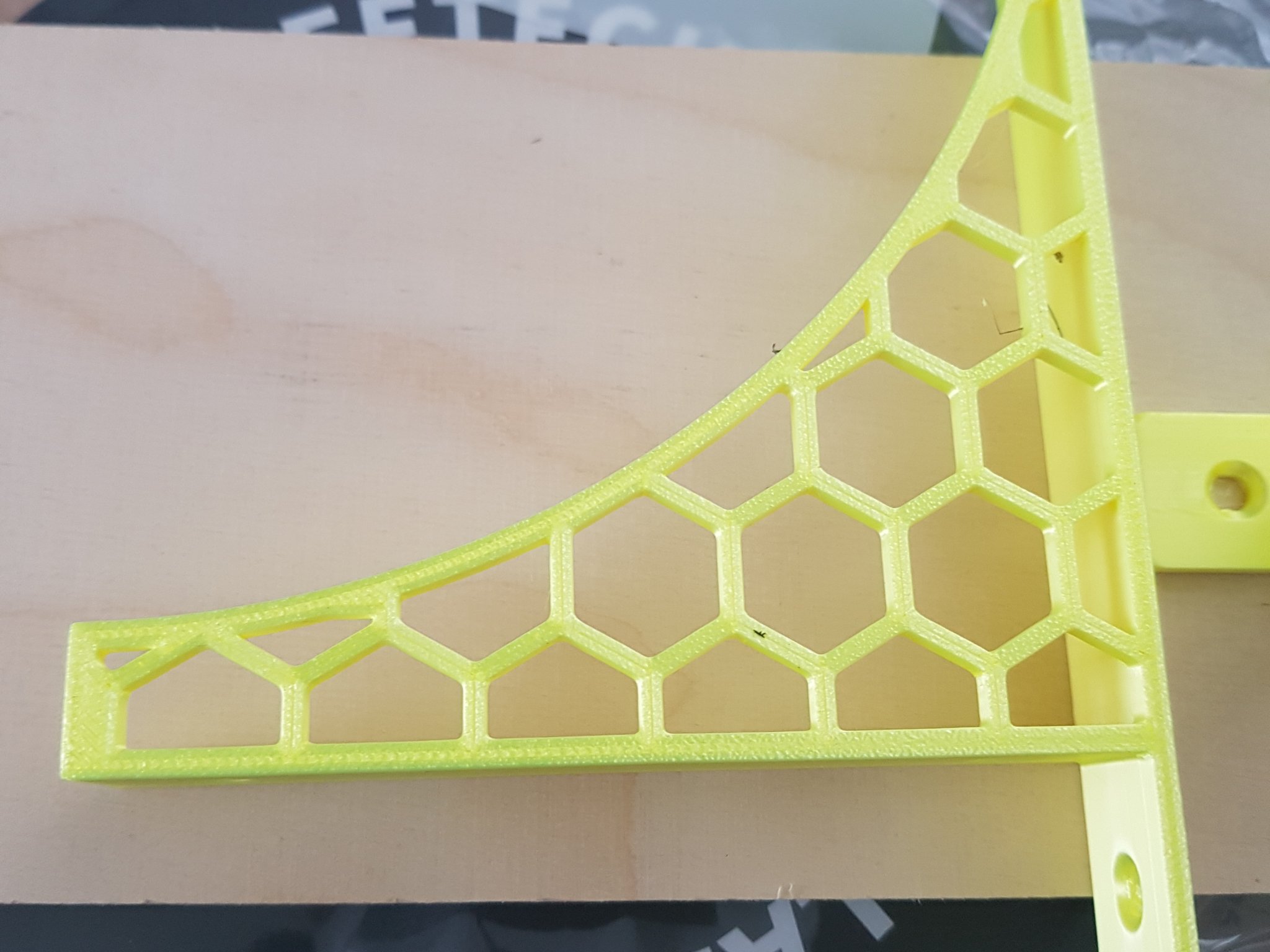 Giá đỡ góc cho gỗ với chiều sâu 11cm và lỗ vít