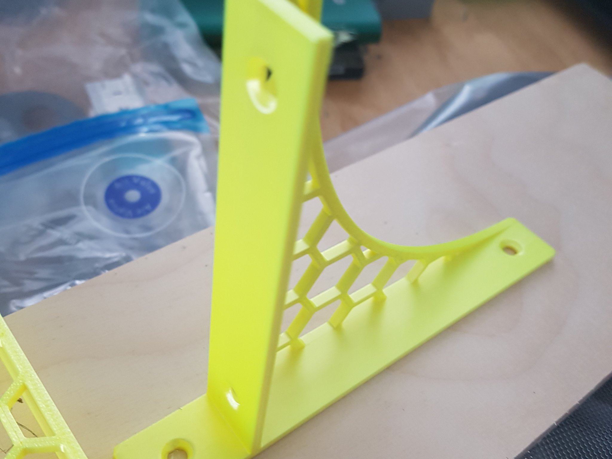 Giá đỡ góc cho gỗ với chiều sâu 11cm và lỗ vít