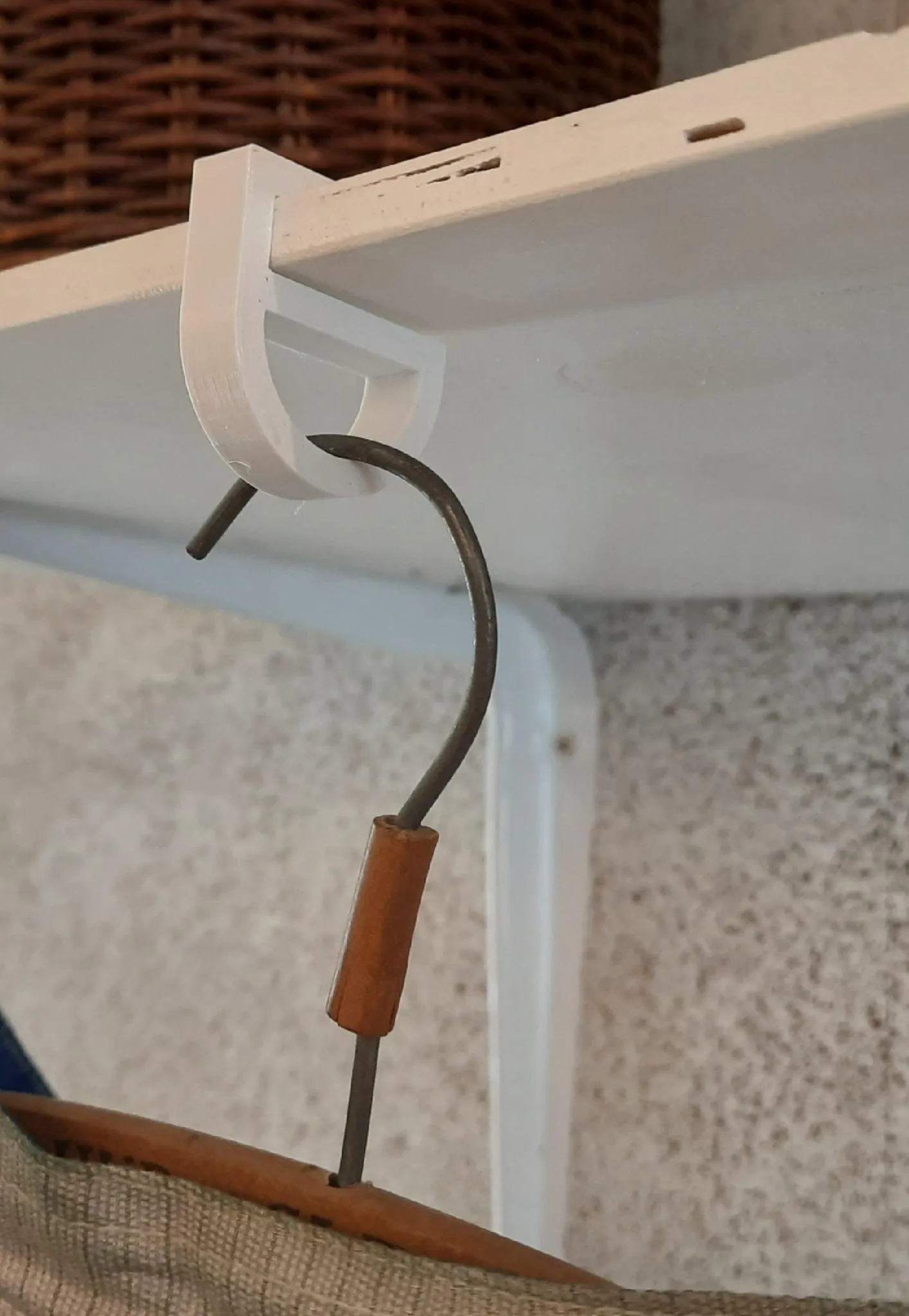 Giá treo quần áo tùy chỉnh cho kệ với móc treo