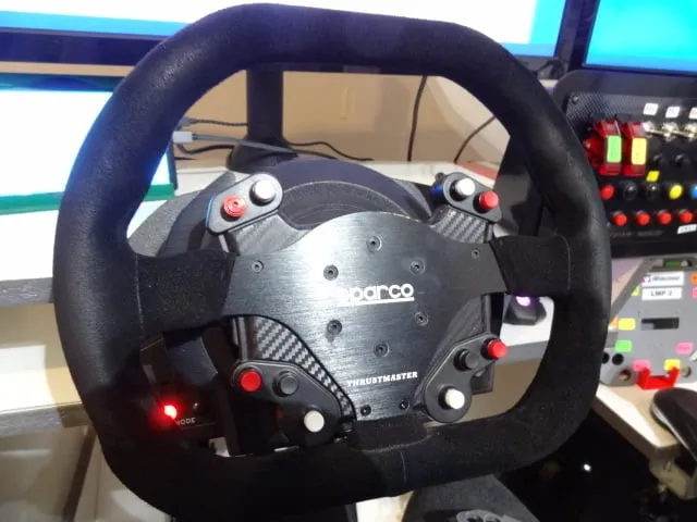Bảng điều khiển vô lăng đua Sim Racing