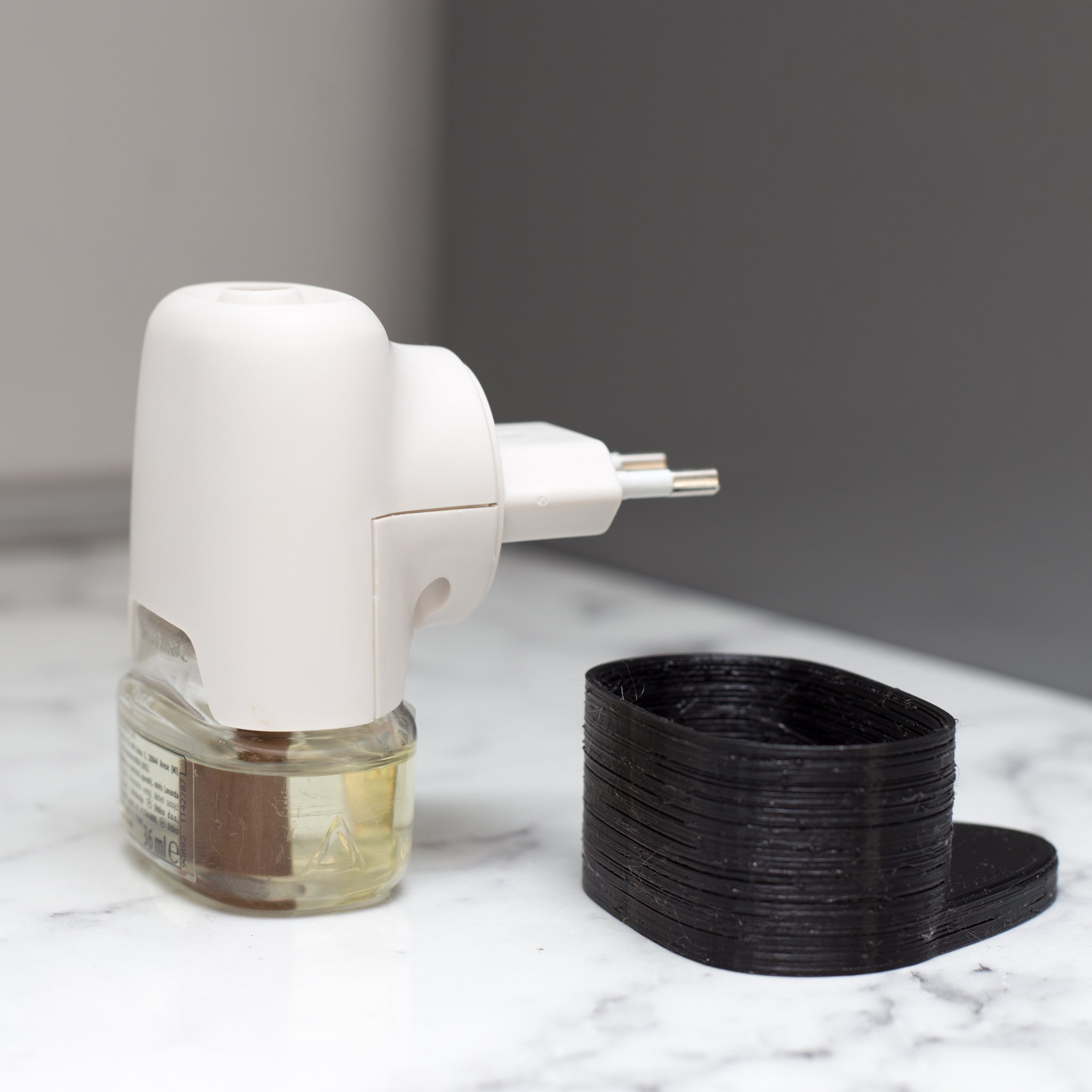 Giá đỡ cho phích điện chống muỗi Raid 36mL