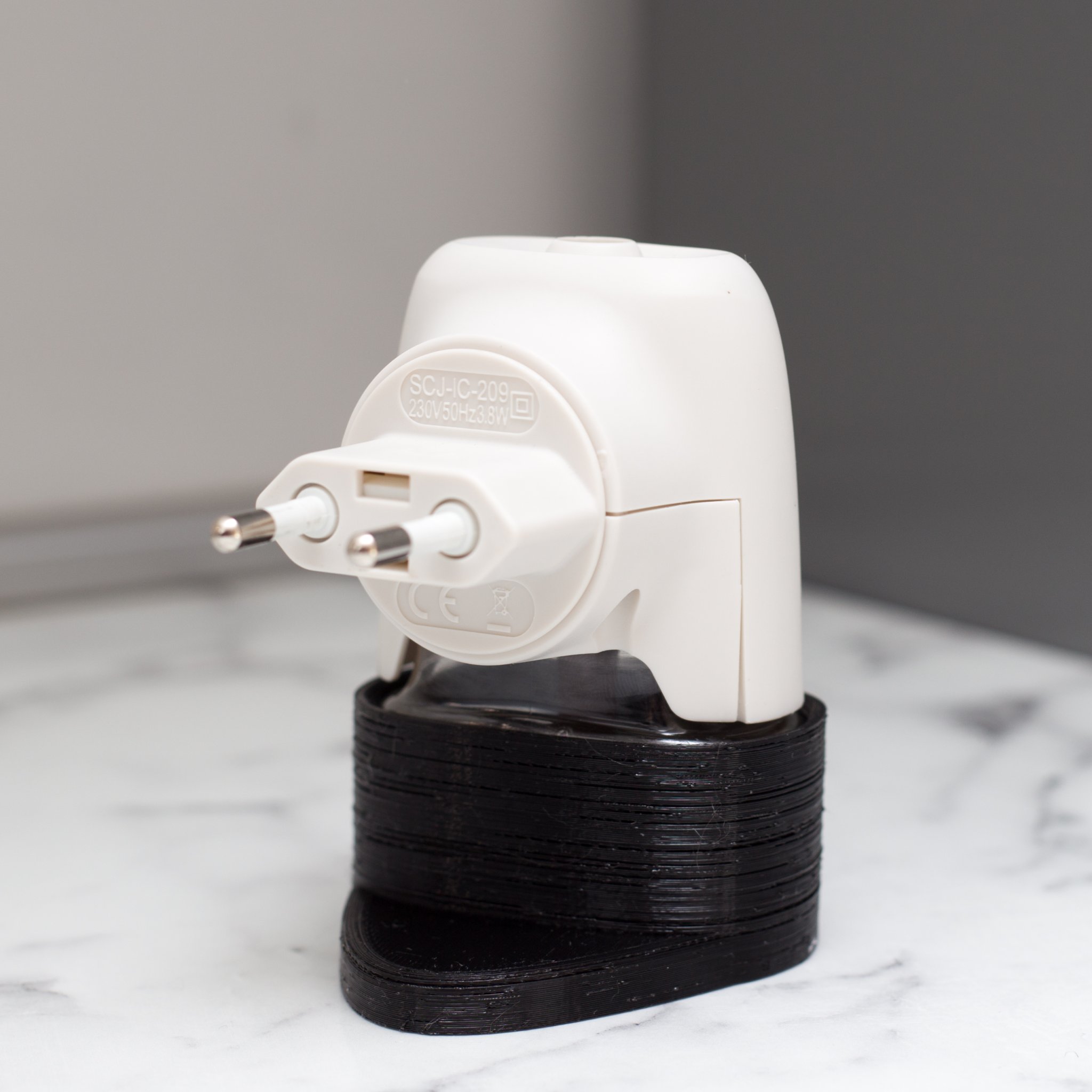 Giá đỡ cho phích điện chống muỗi Raid 36mL