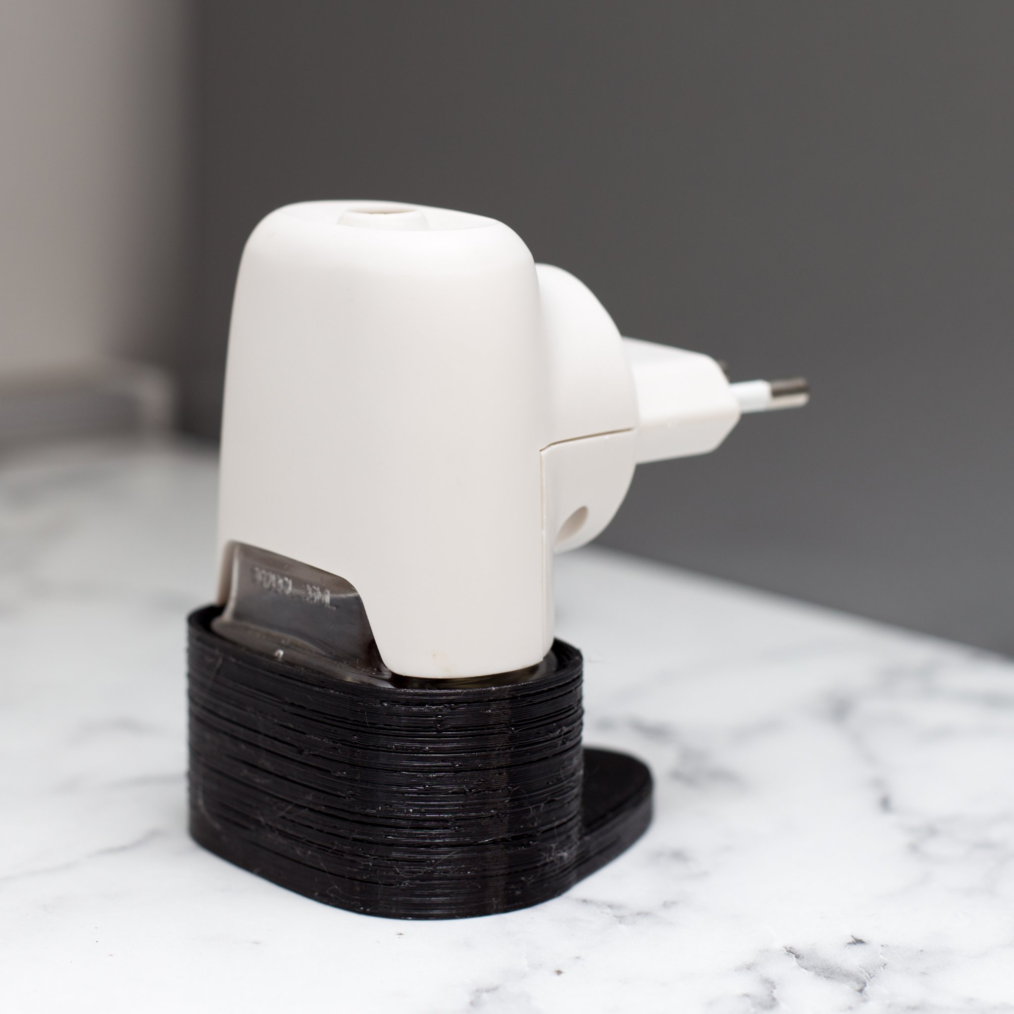 Giá đỡ cho phích điện chống muỗi Raid 36mL