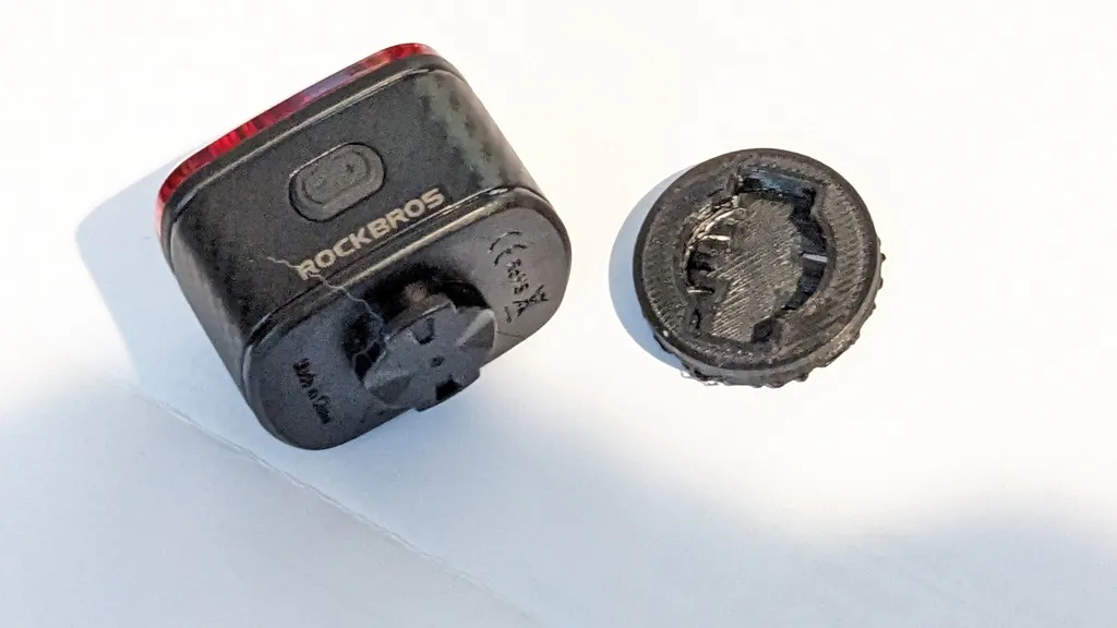 Giá đỡ đèn Rockbros Q2S cho giá đỡ xe đạp Thule Pack n Pedal